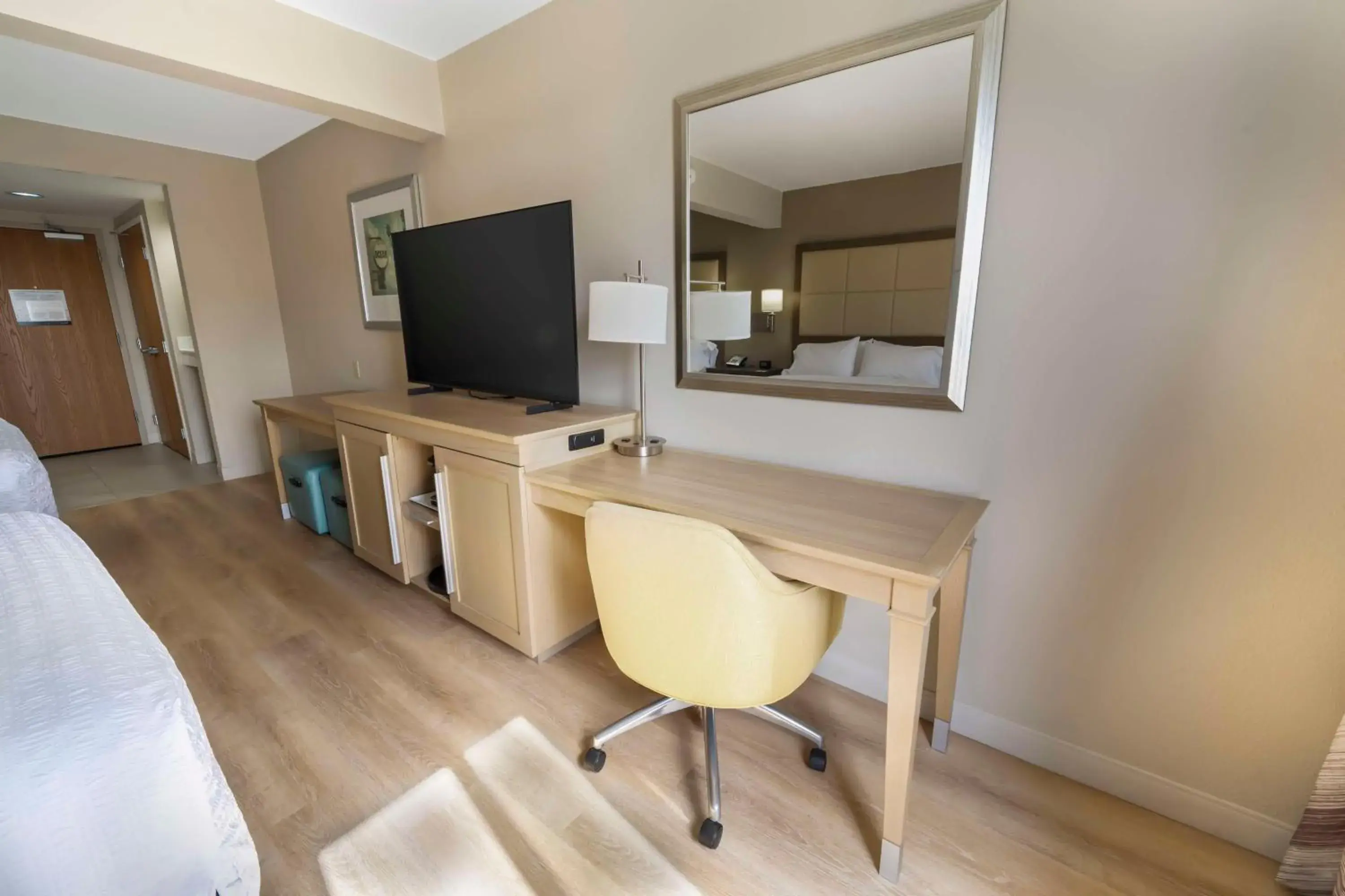 Bedroom in Hampton Inn Jacksonville South/I-95 at JTB Bedroom in Hampton Inn Jacksonville South/I-95 at JTB