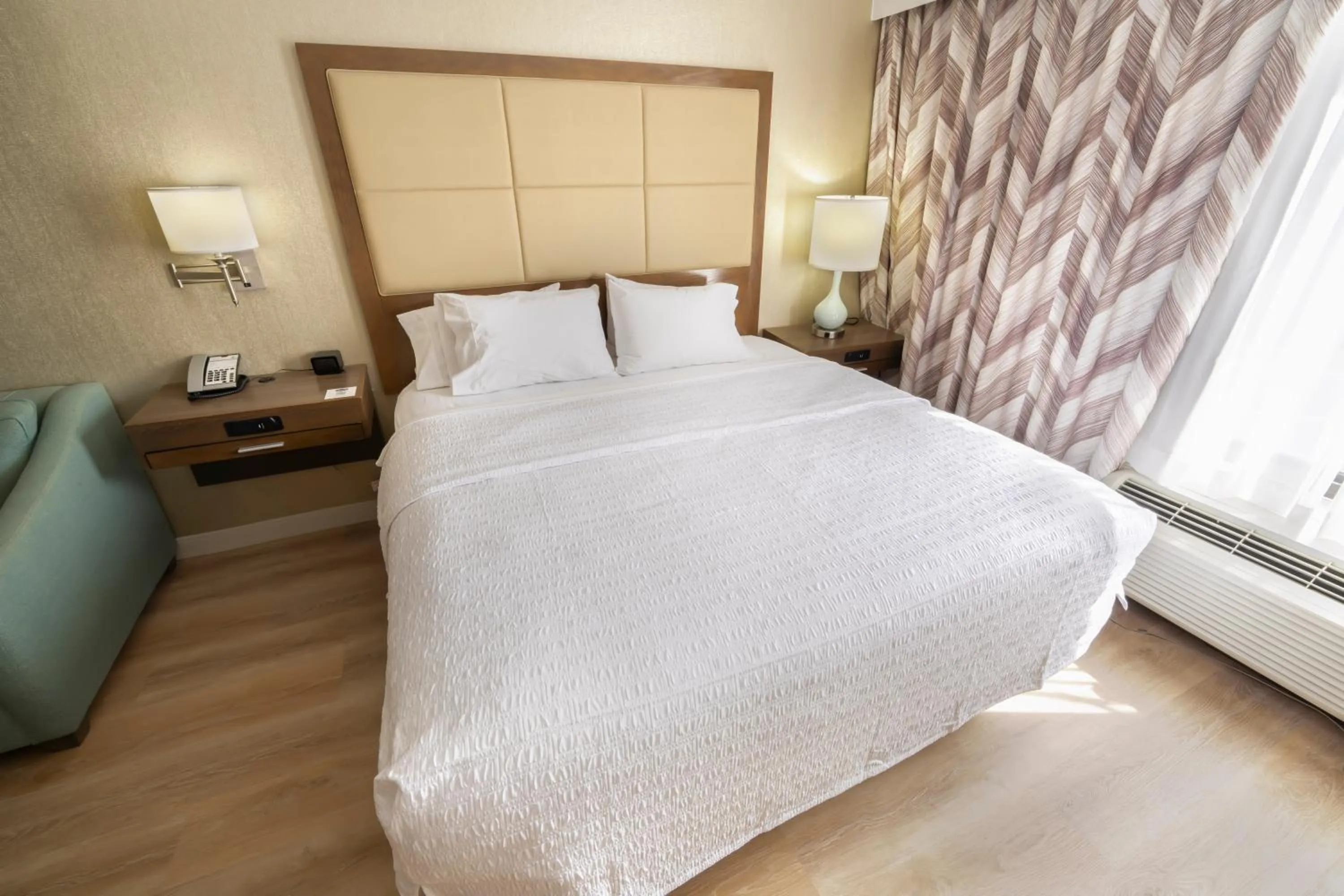 Bed in Hampton Inn Jacksonville South/I-95 at JTB