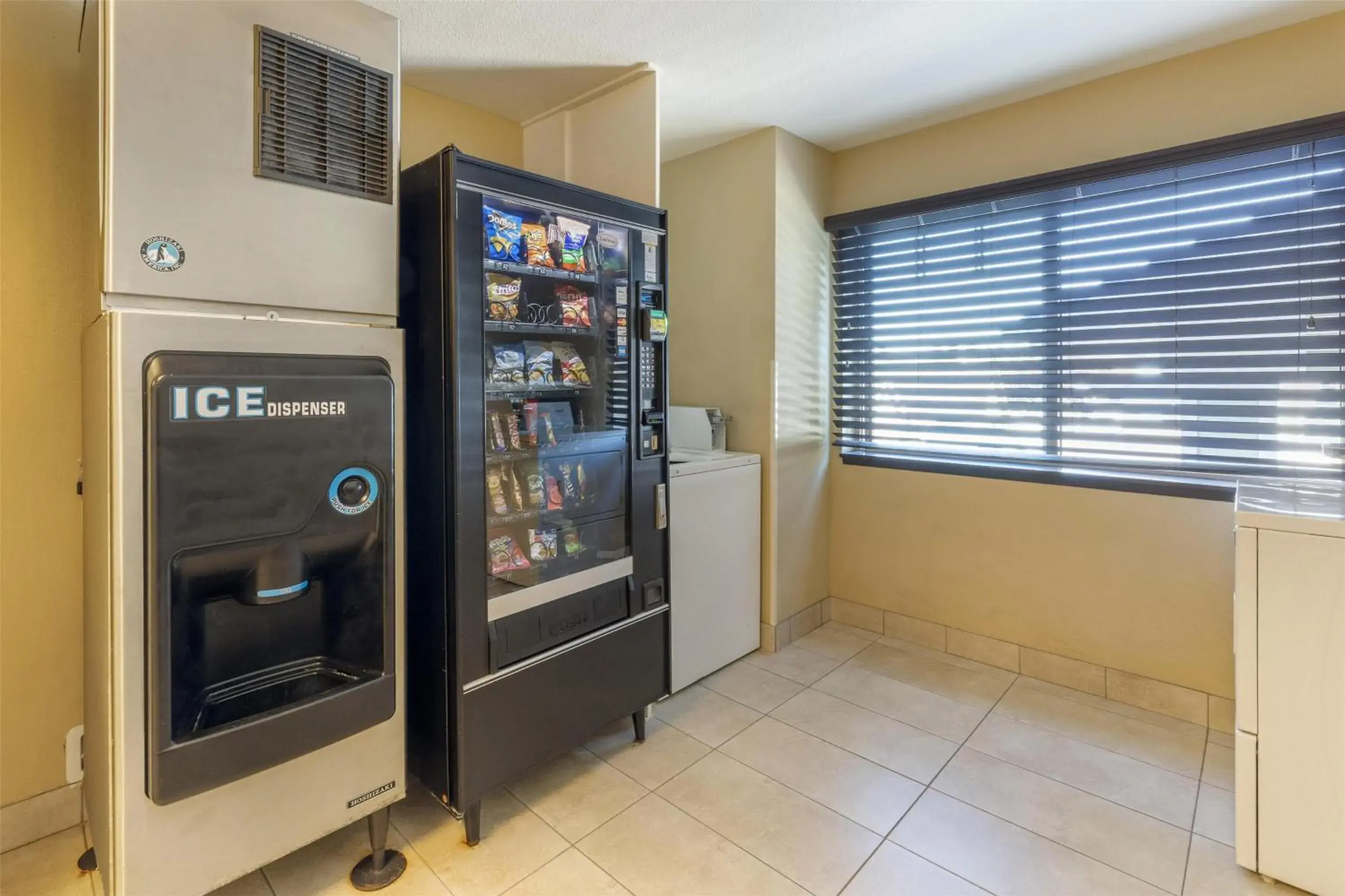 Property building in Best Western Long Beach Inn Property building in Best Western Long Beach Inn