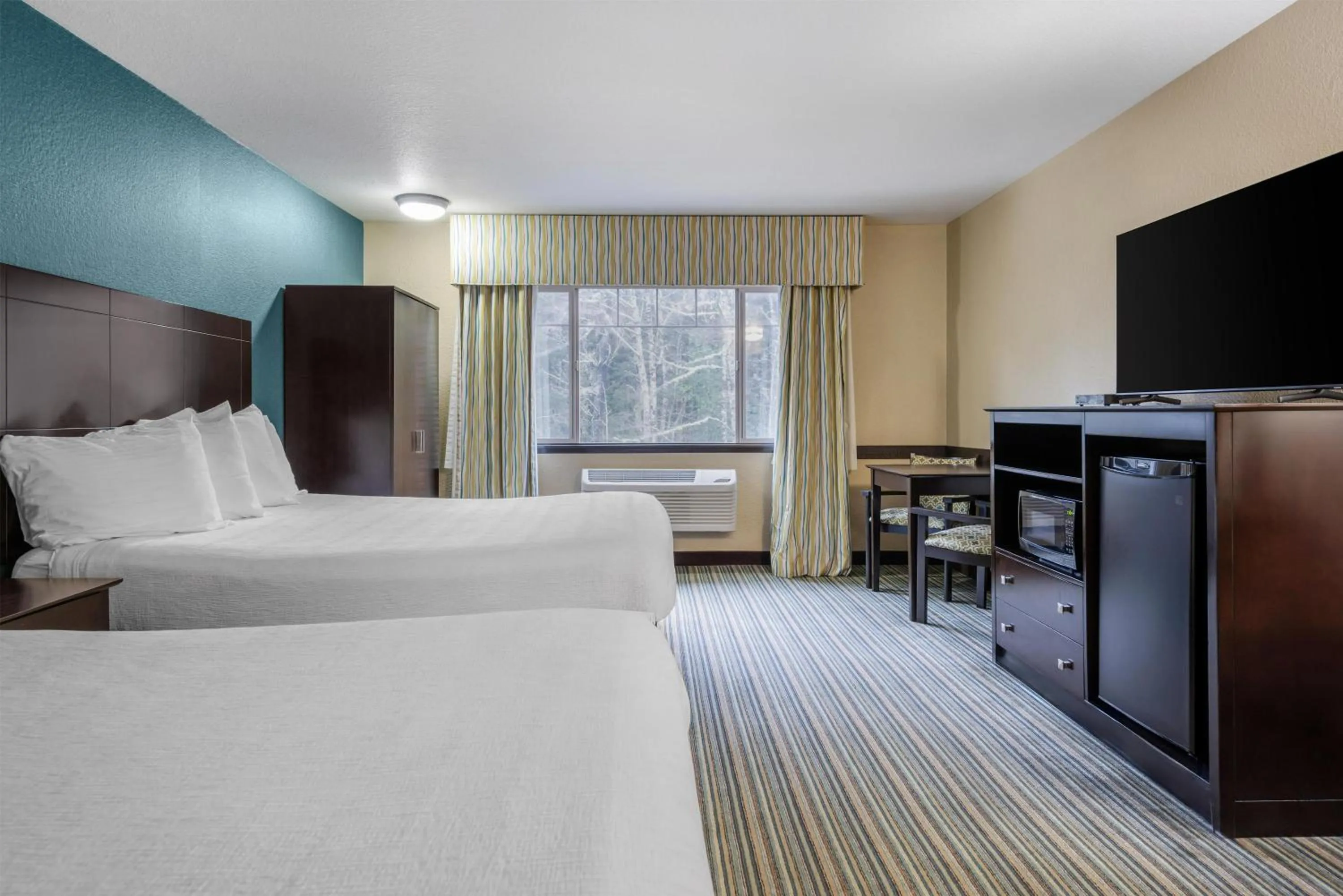 Bedroom, Bed in Best Western Long Beach Inn