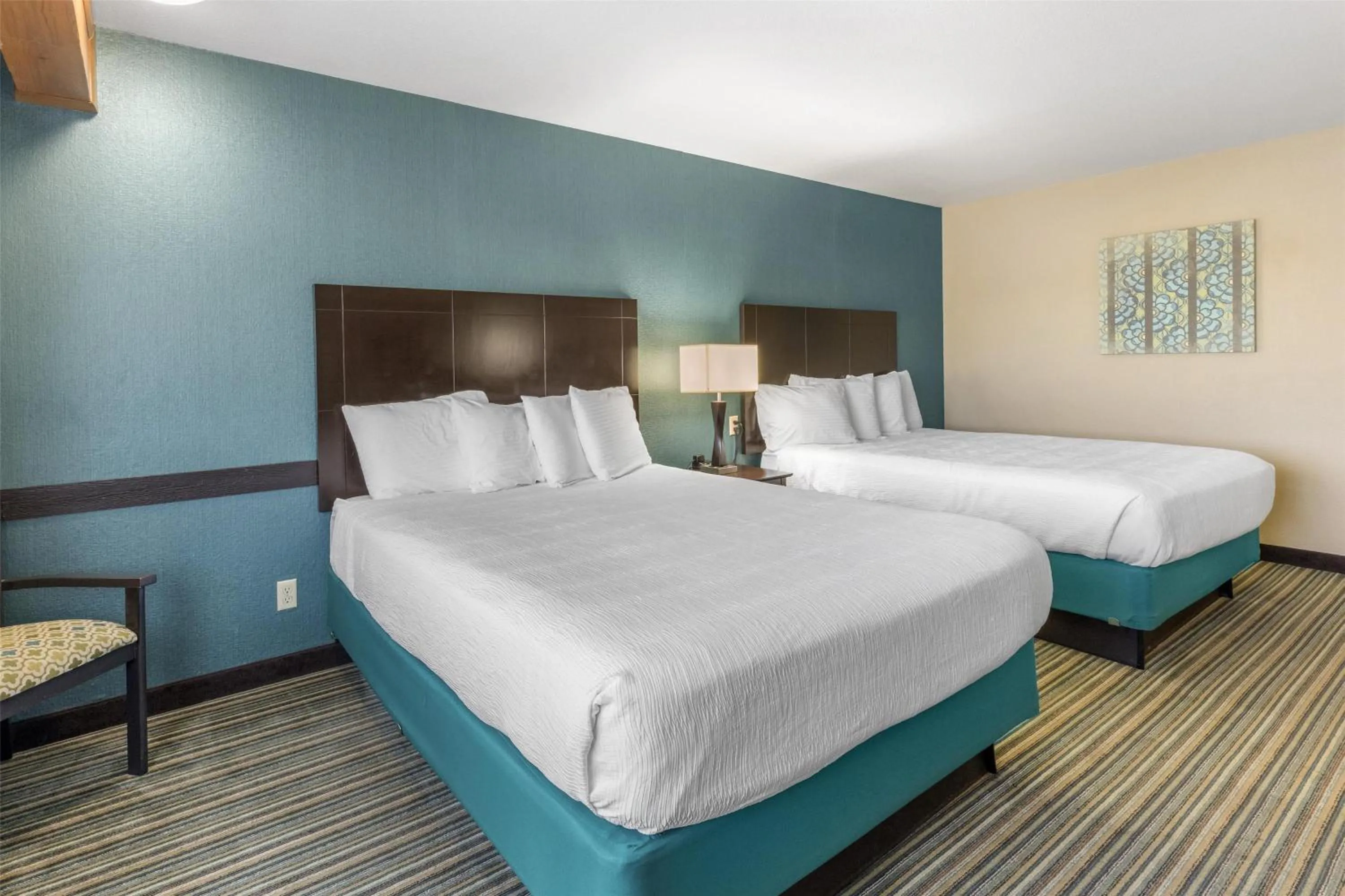 Bedroom, Bed in Best Western Long Beach Inn