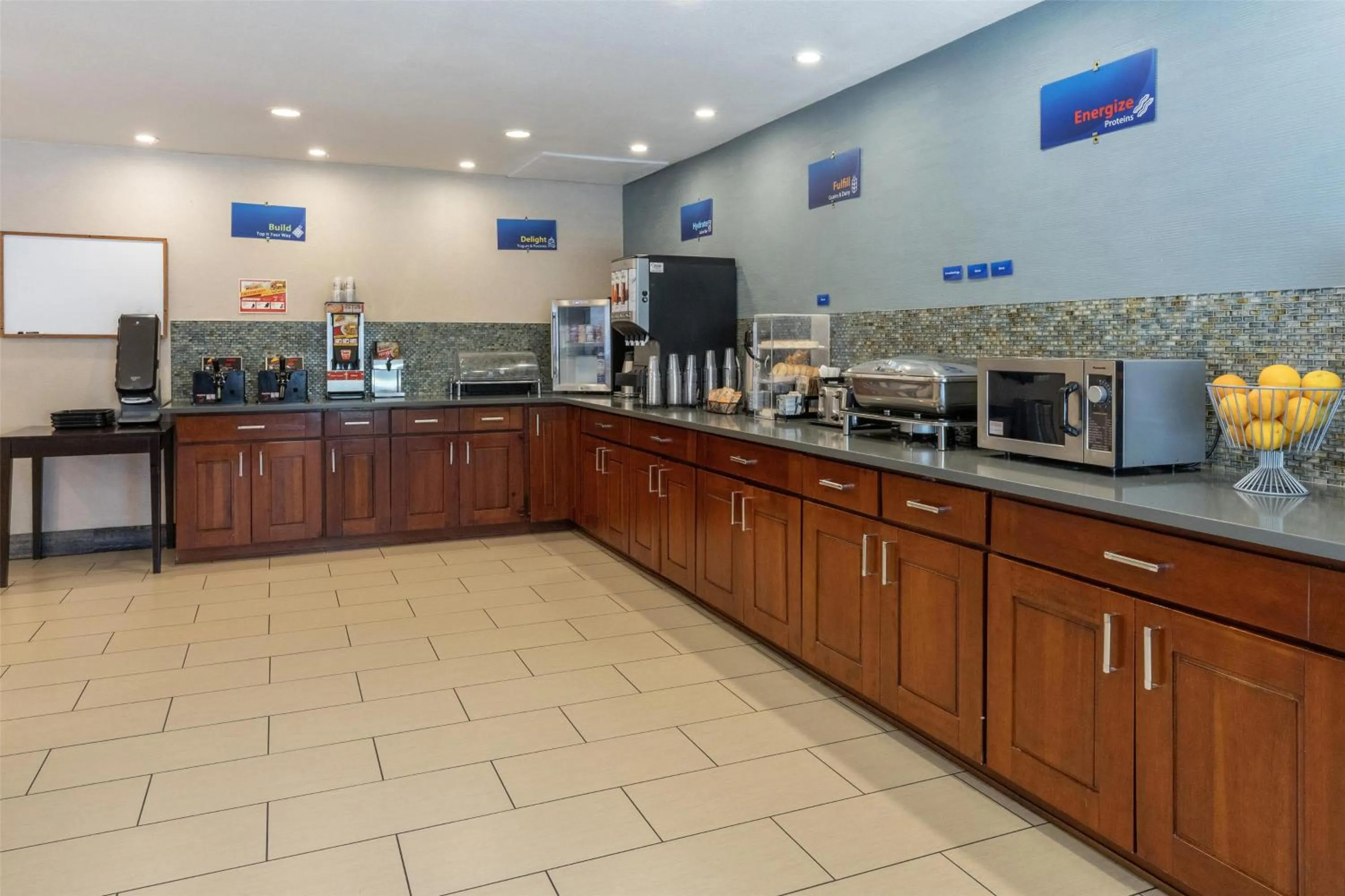 Breakfast in Best Western Long Beach Inn