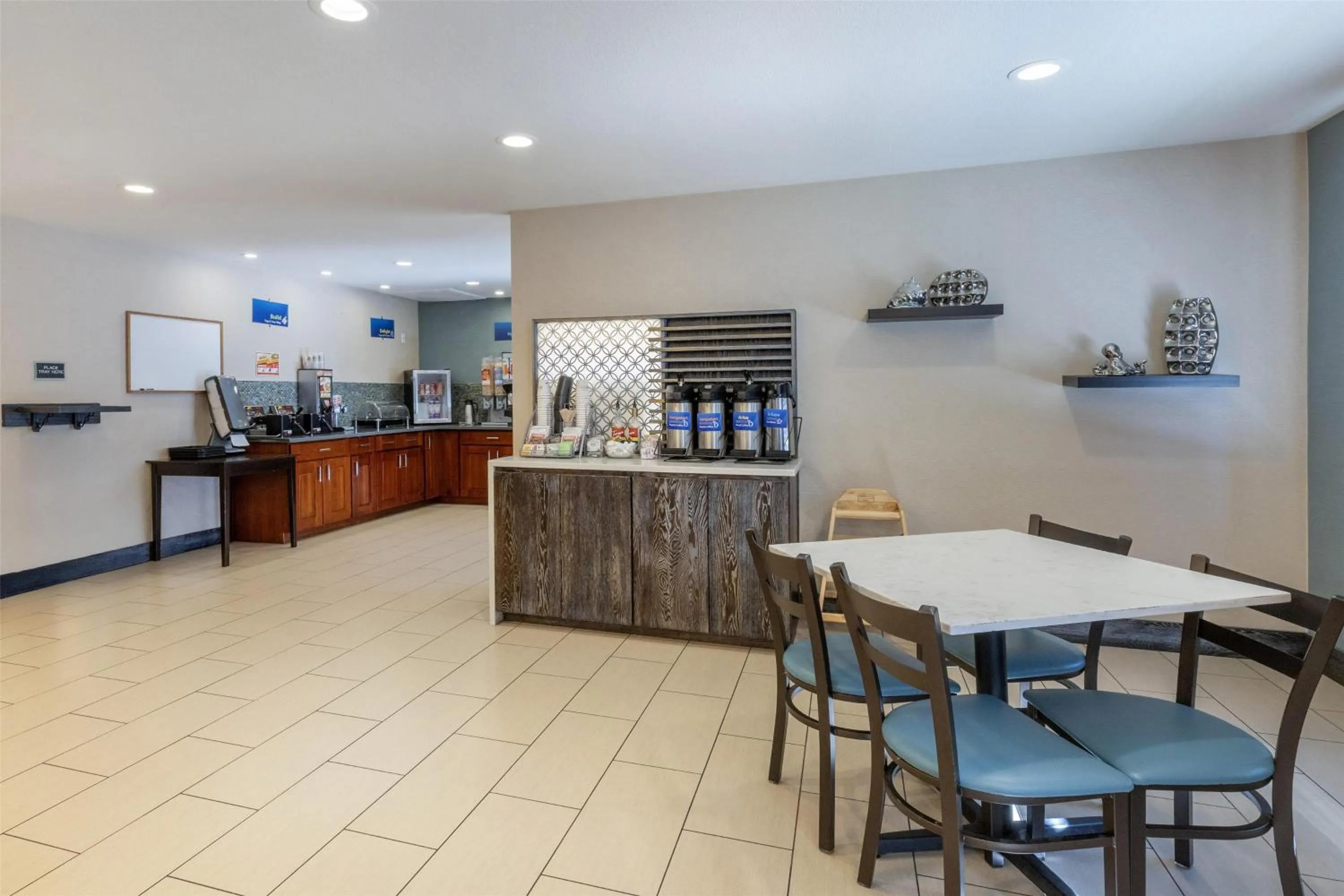 Breakfast in Best Western Long Beach Inn