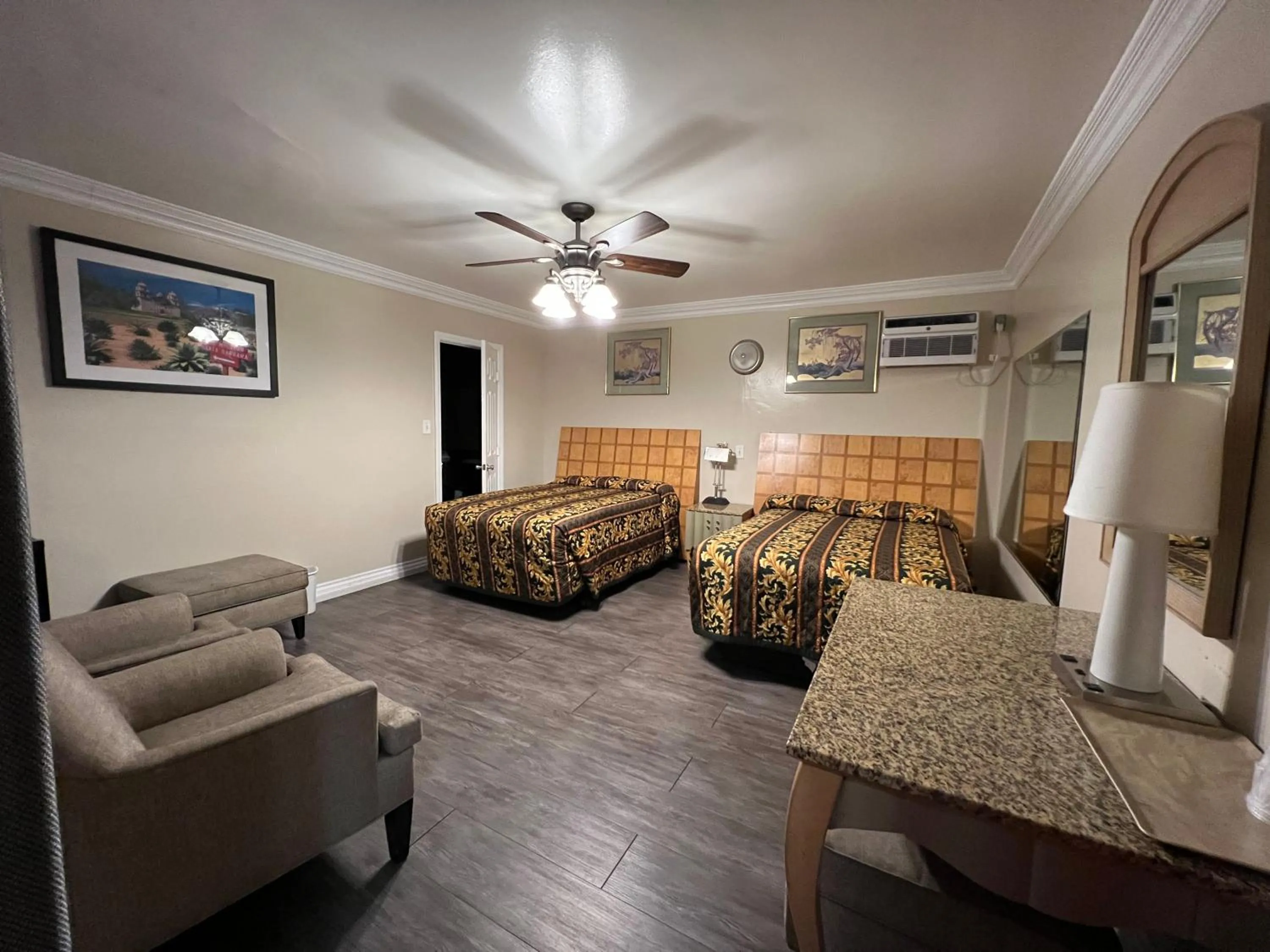 Bed in Flamingo Motel Oxnard