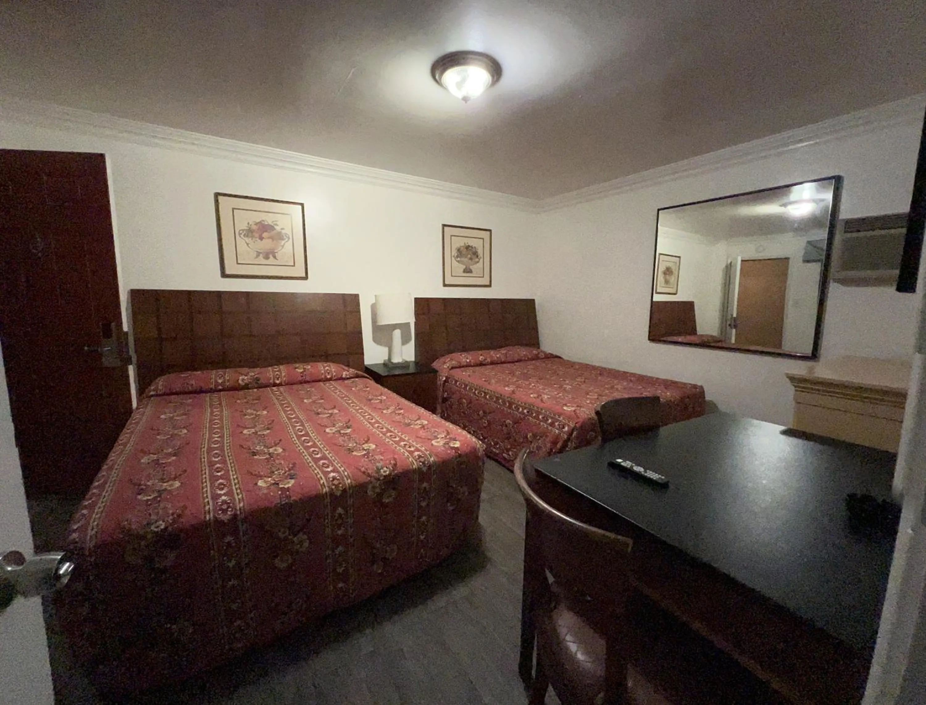 Bed in Flamingo Motel Oxnard