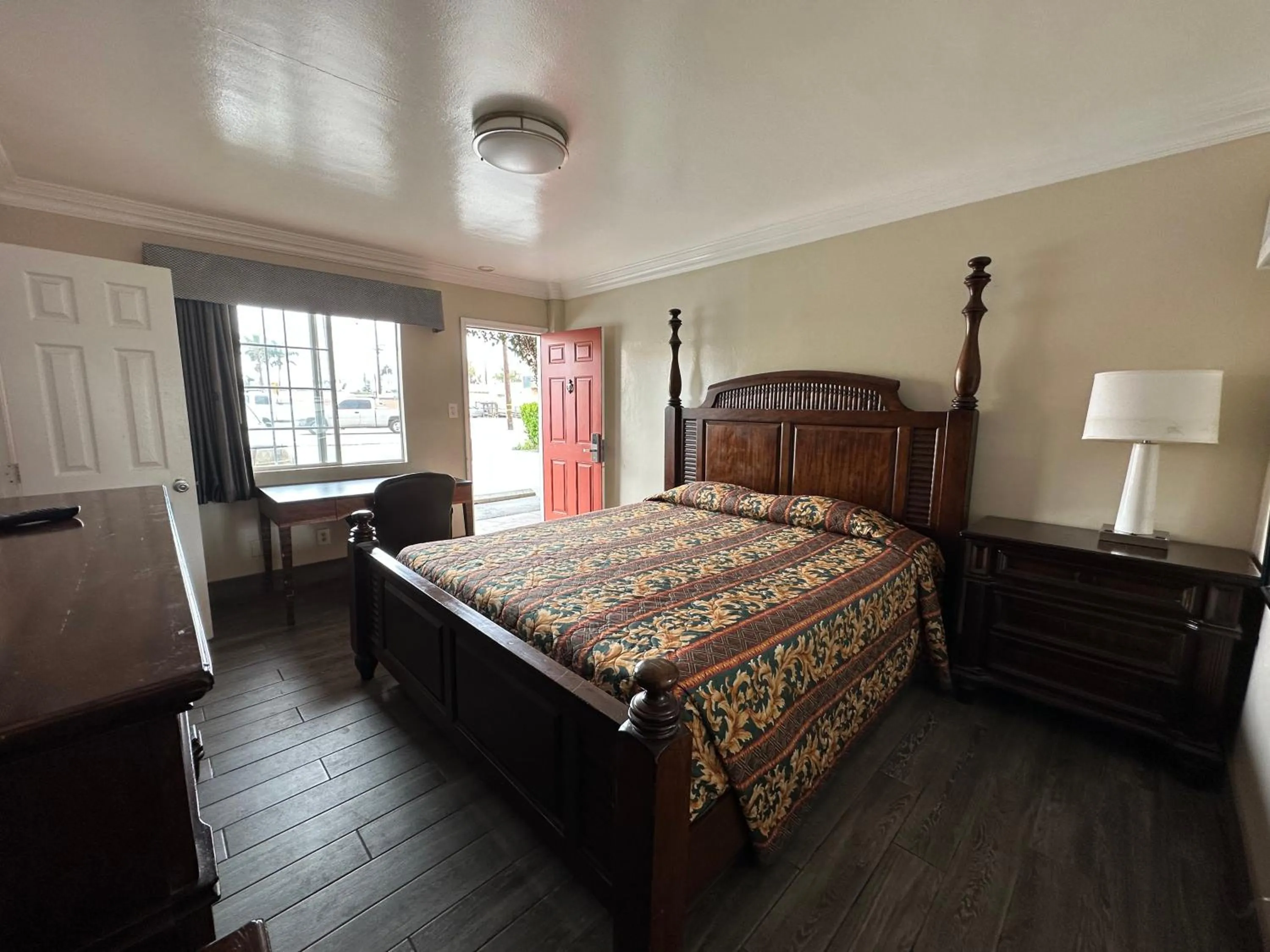 Bed in Flamingo Motel Oxnard