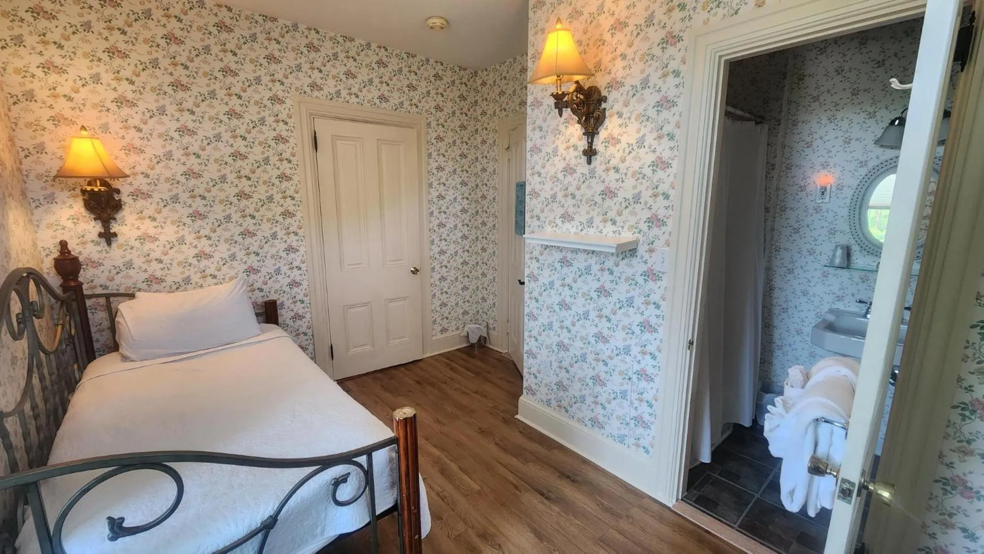 Bedroom, Bed in Greystone Manor Bed & Breakfast