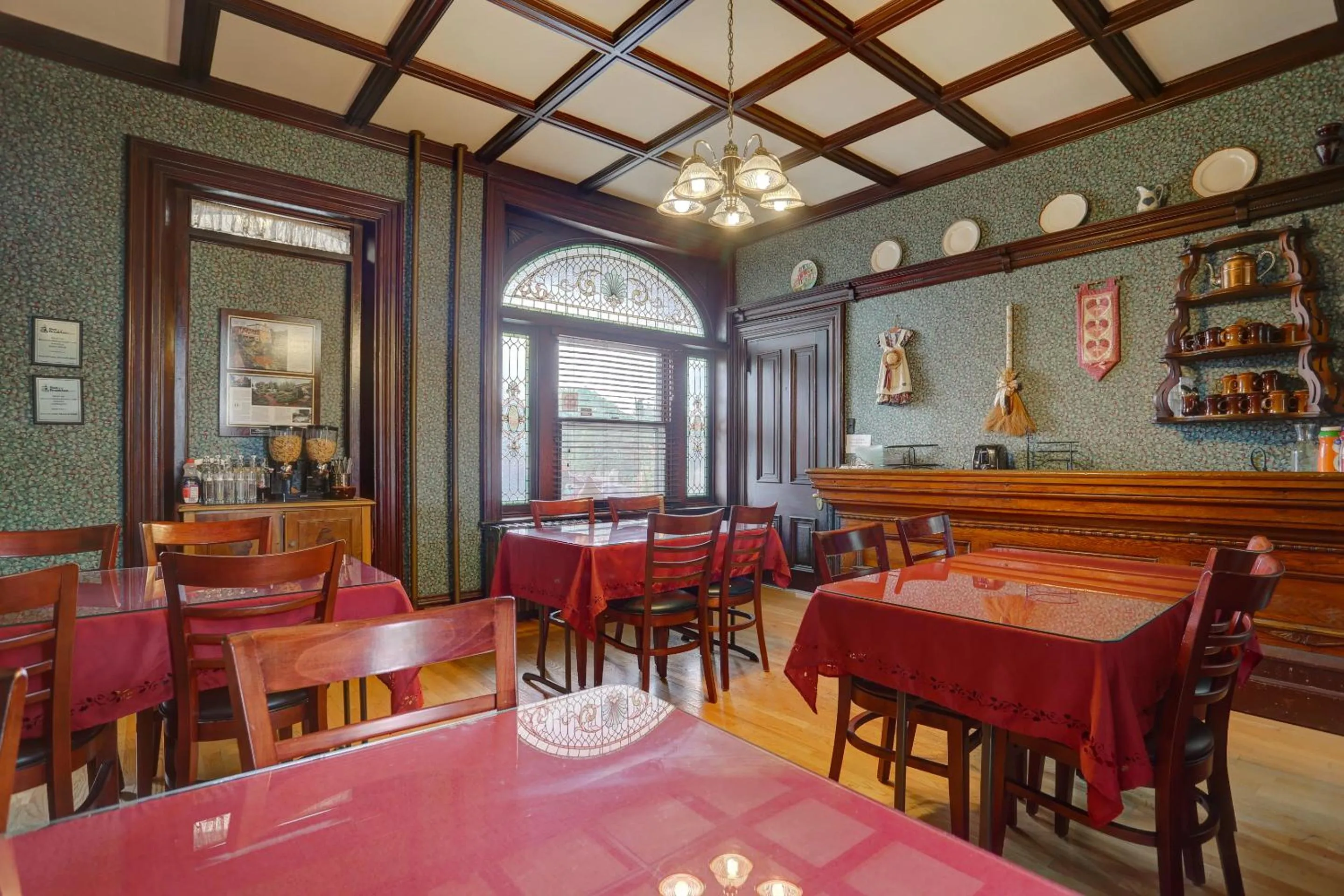 Restaurant/places to eat in Greystone Manor Bed & Breakfast