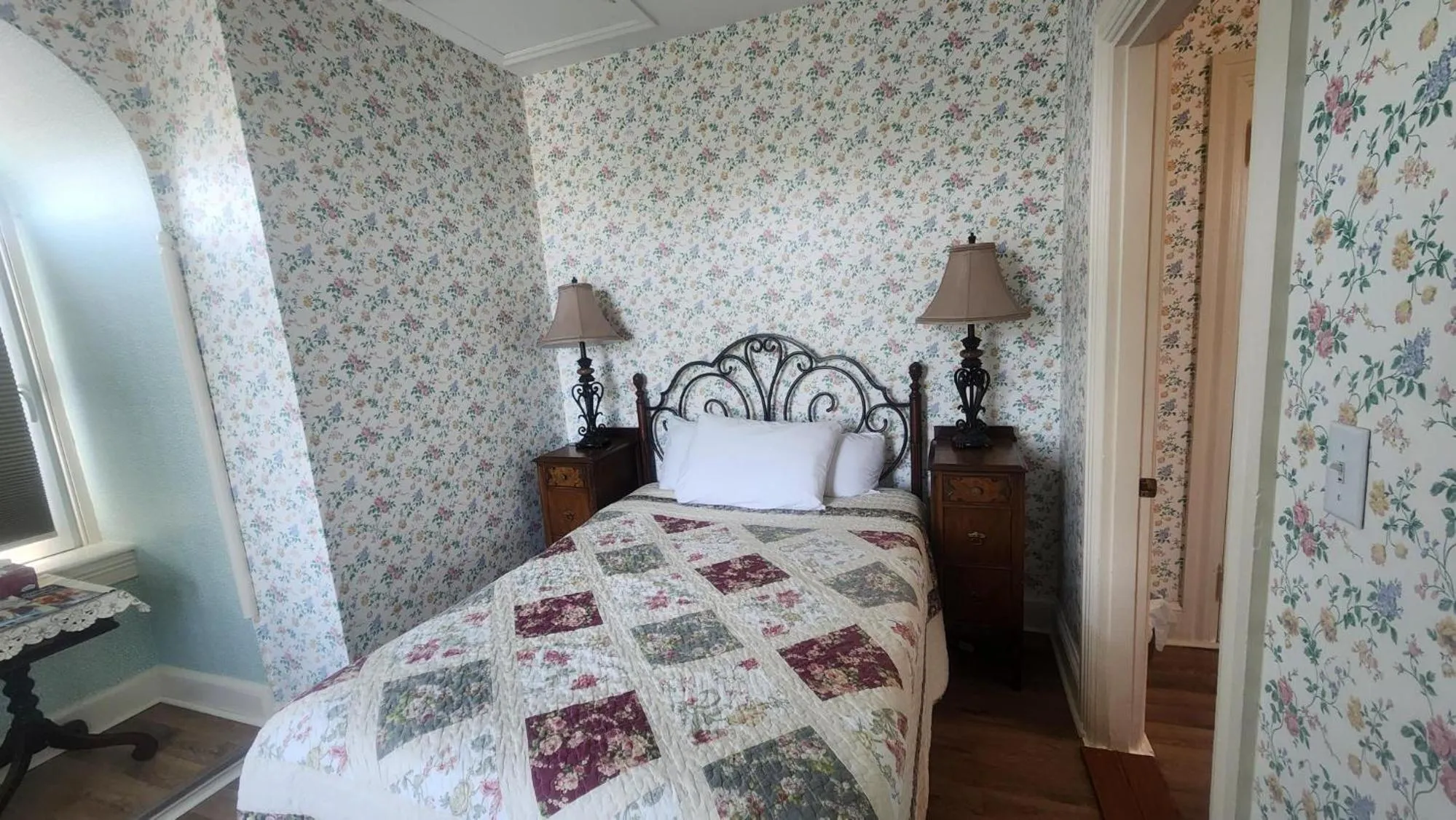 Bedroom, Bed in Greystone Manor Bed & Breakfast