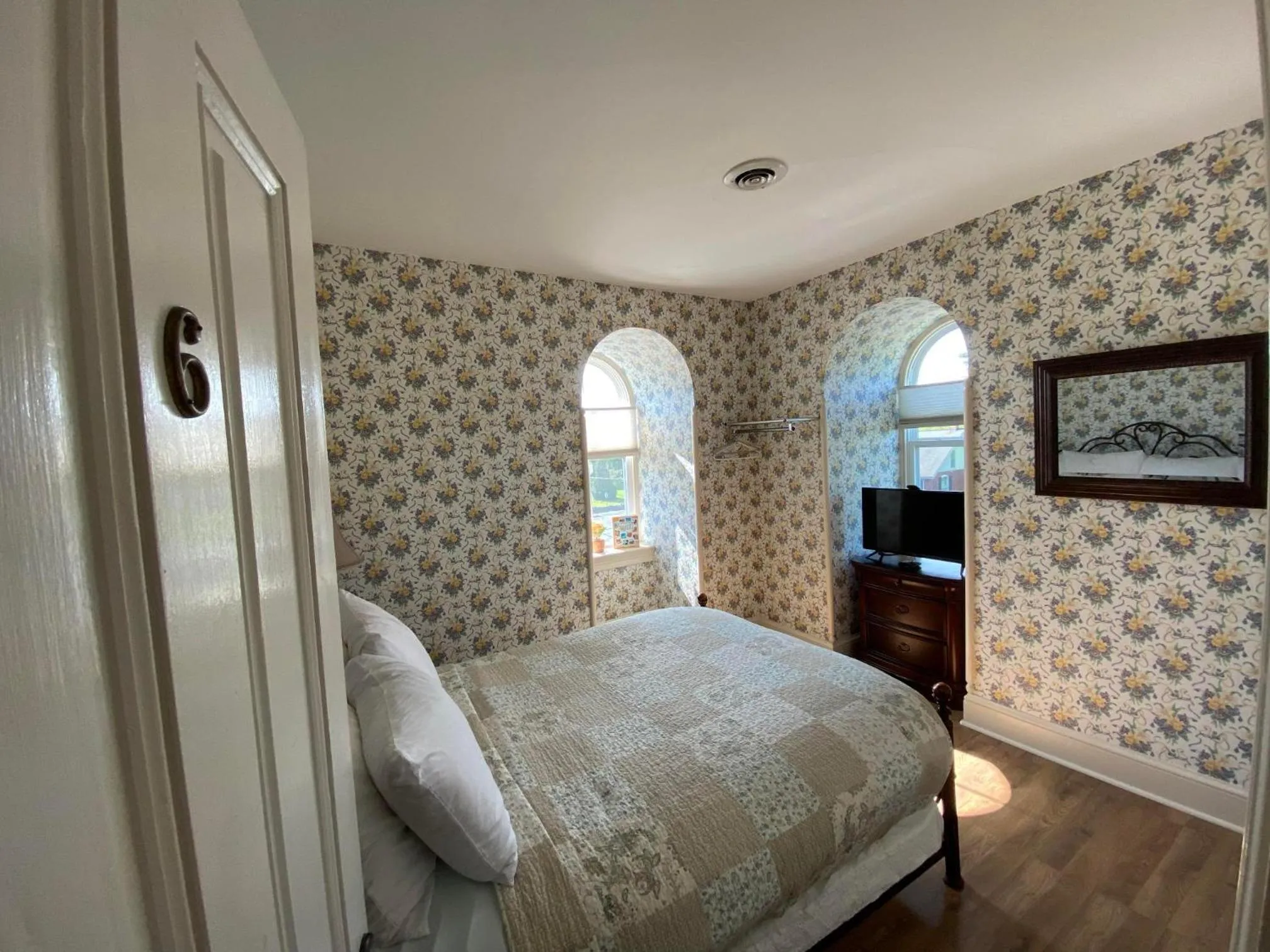 Photo of the whole room, Bed in Greystone Manor Bed & Breakfast