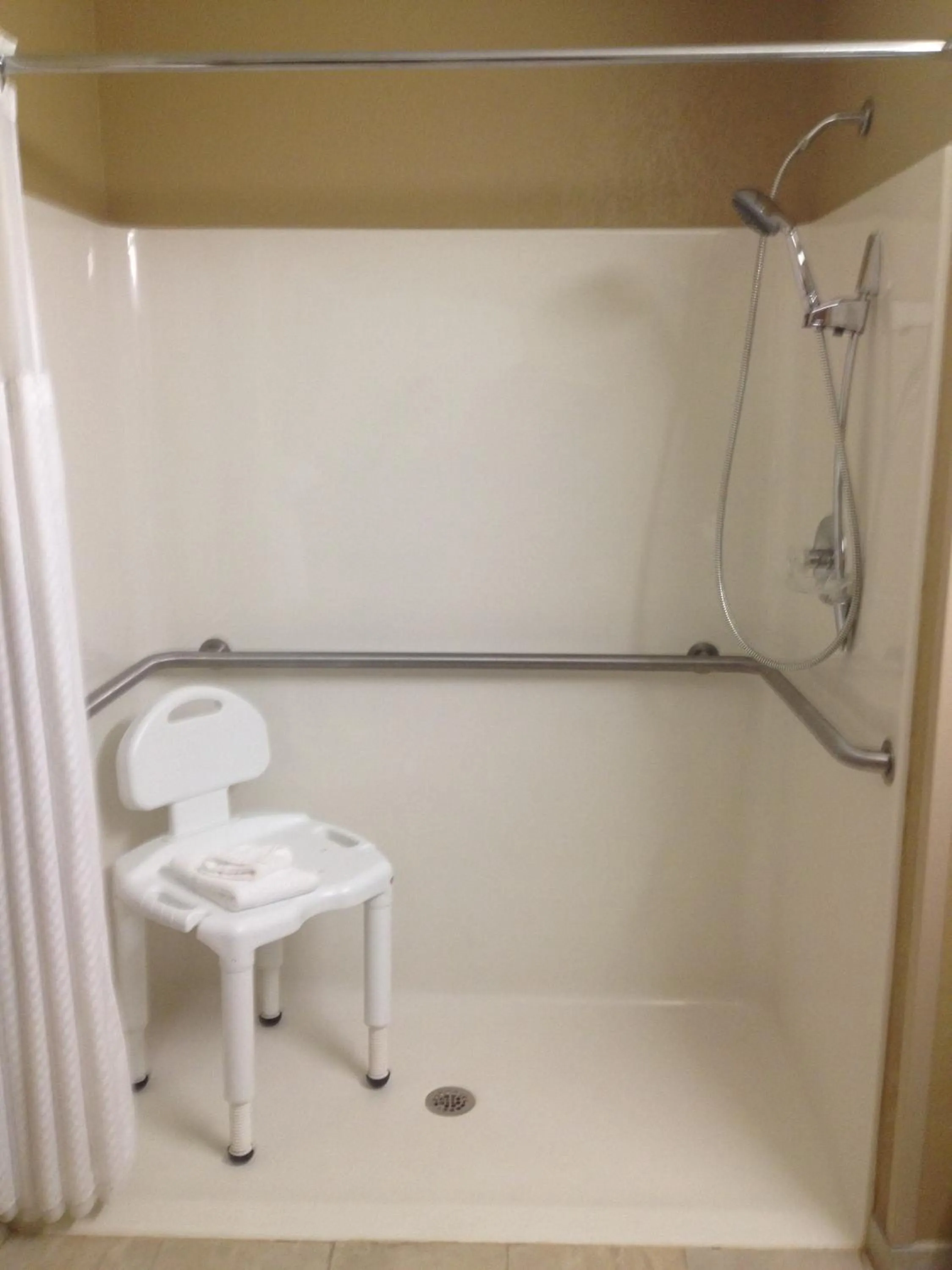 Bathroom in Microtel Inn & Suites By Wyndham Mineral Wells/Parkersburg