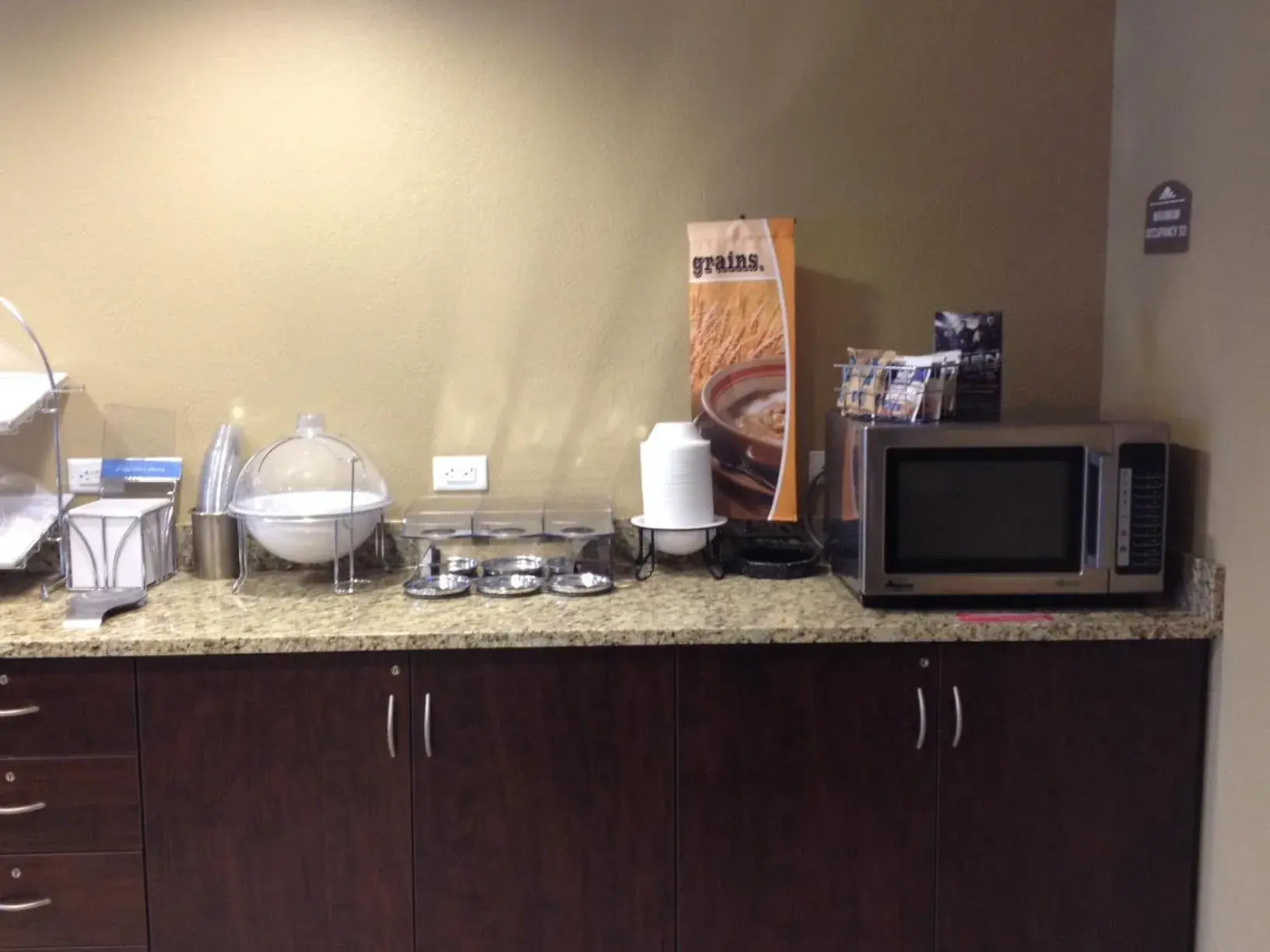 Continental breakfast in Microtel Inn & Suites By Wyndham Mineral Wells/Parkersburg Continental breakfast in Microtel Inn & Suites By Wyndham Mineral Wells/Parkersburg