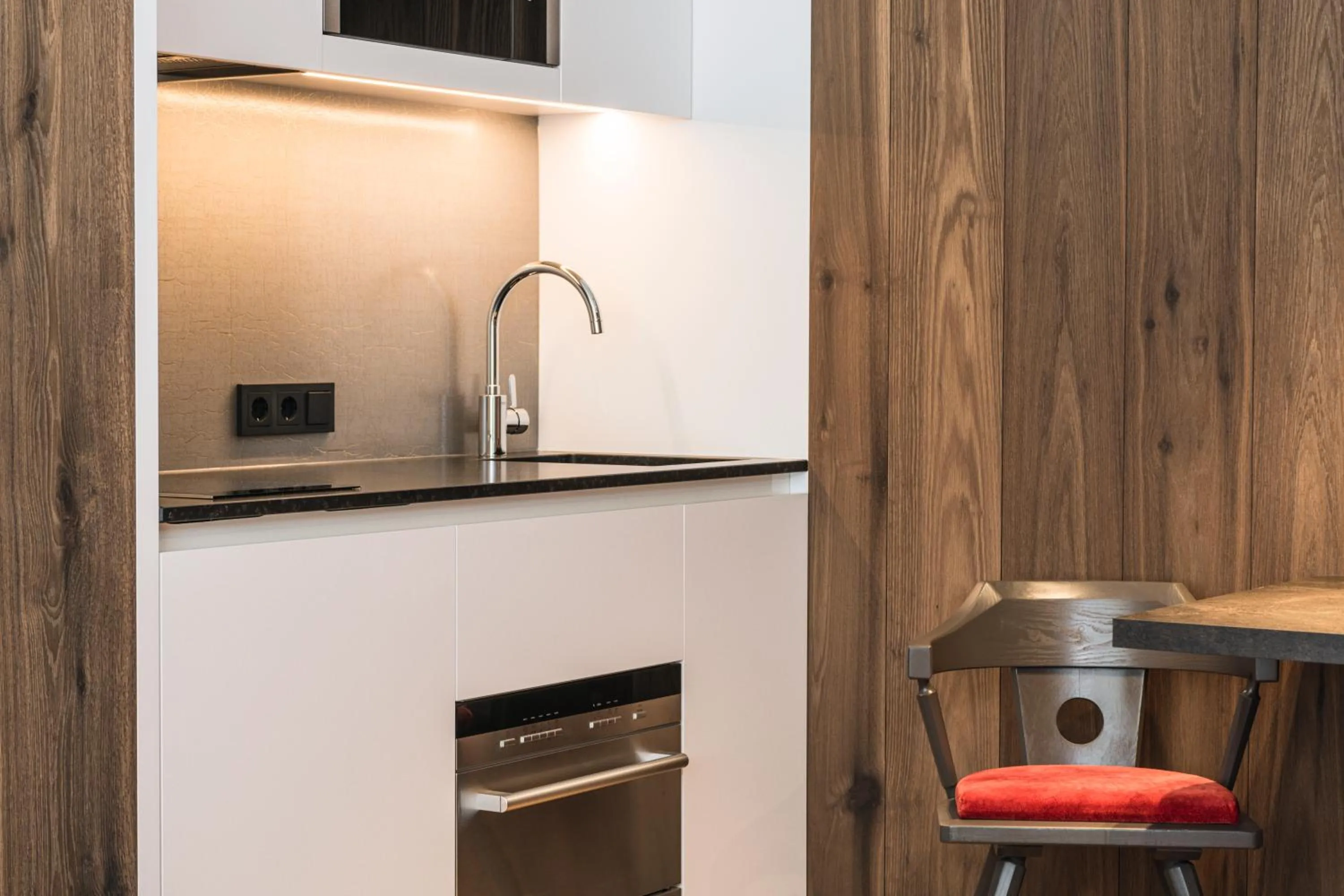 Kitchen or kitchenette in Boutique Hotel Planlim