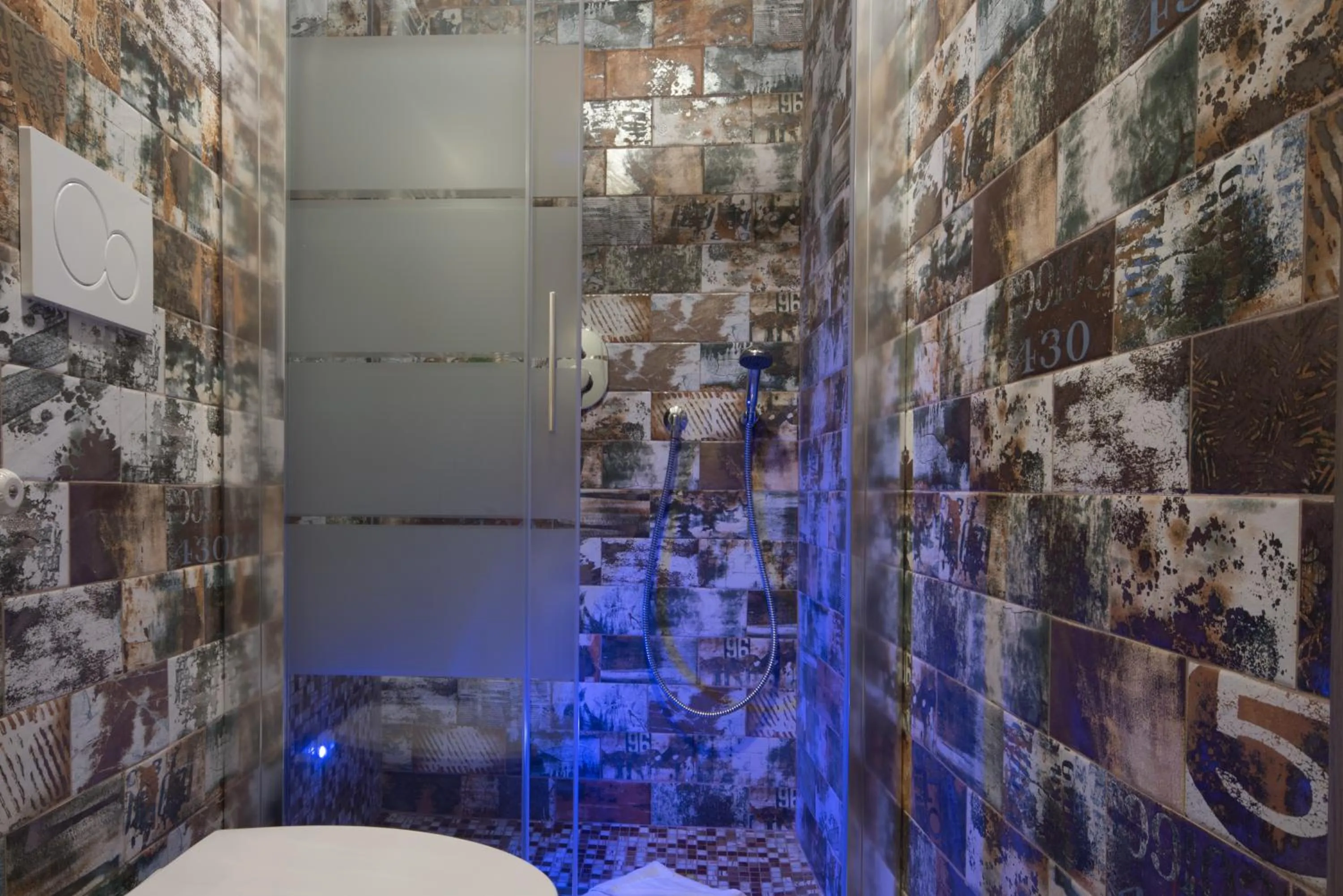 Shower in StarHome Navona