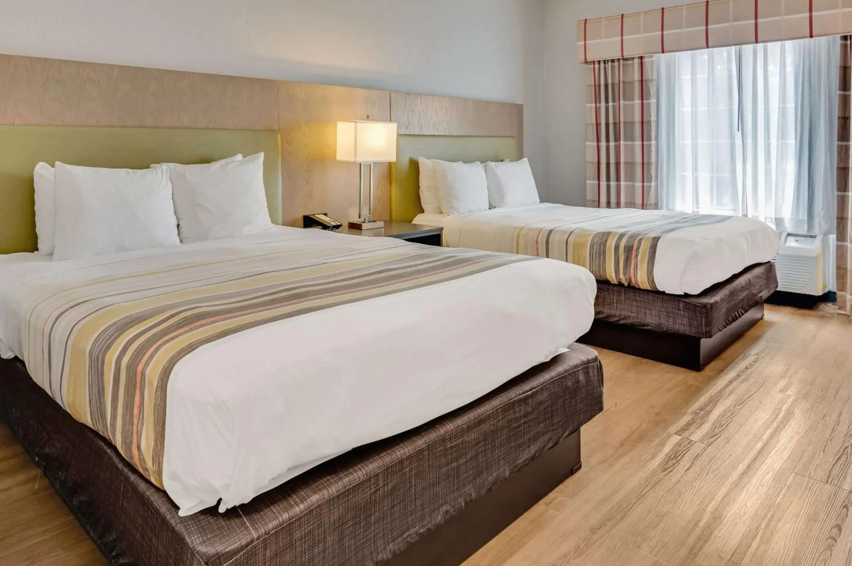 Bedroom, Bed in Country Inn & Suites by Radisson, Grand Rapids Airport, MI Bedroom, Bed in Country Inn & Suites by Radisson, Grand Rapids Airport, MI