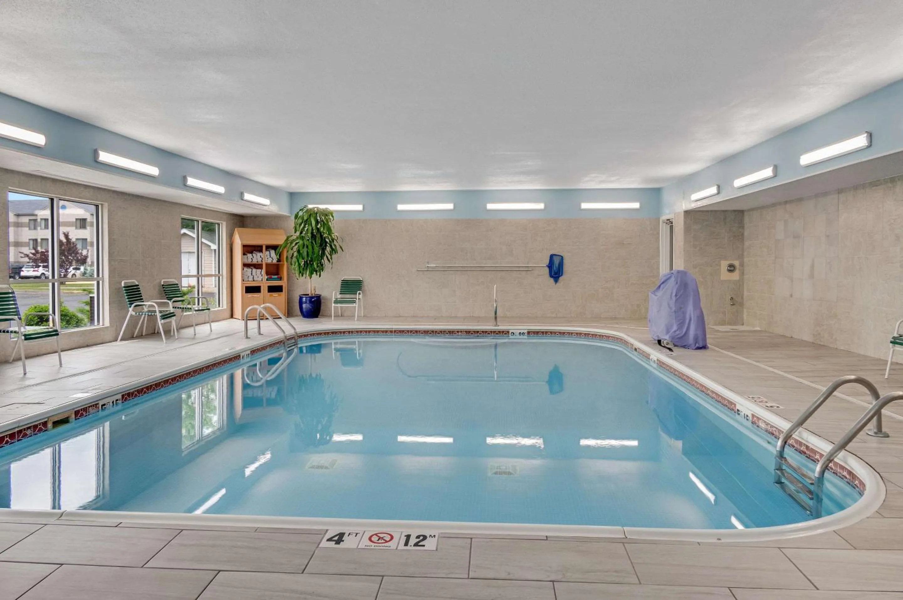 Swimming pool in Country Inn & Suites by Radisson, Grand Rapids Airport, MI