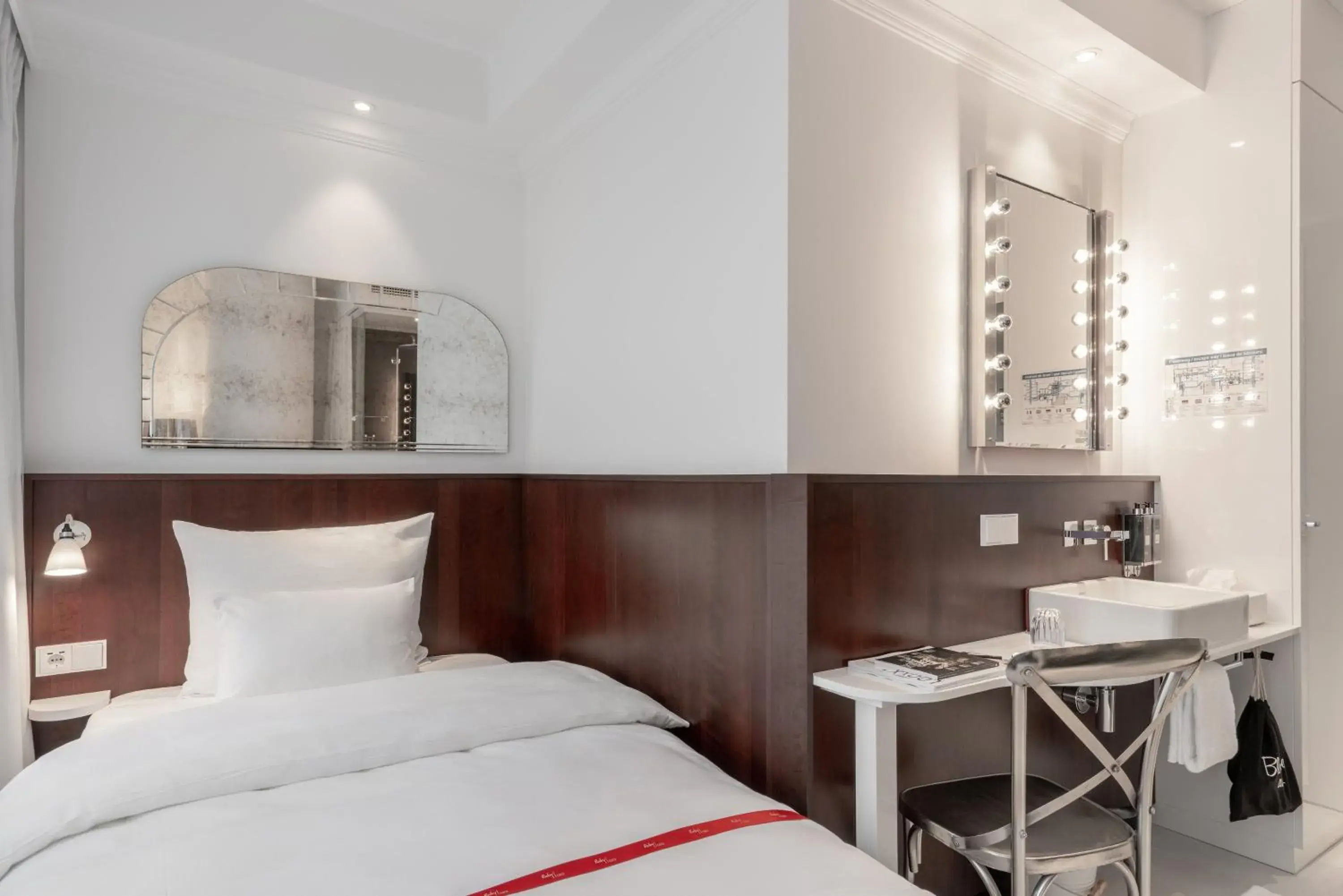 Photo of the whole room, Bed in Ruby Coco Hotel Dusseldorf Photo of the whole room, Bed in Ruby Coco Hotel Dusseldorf