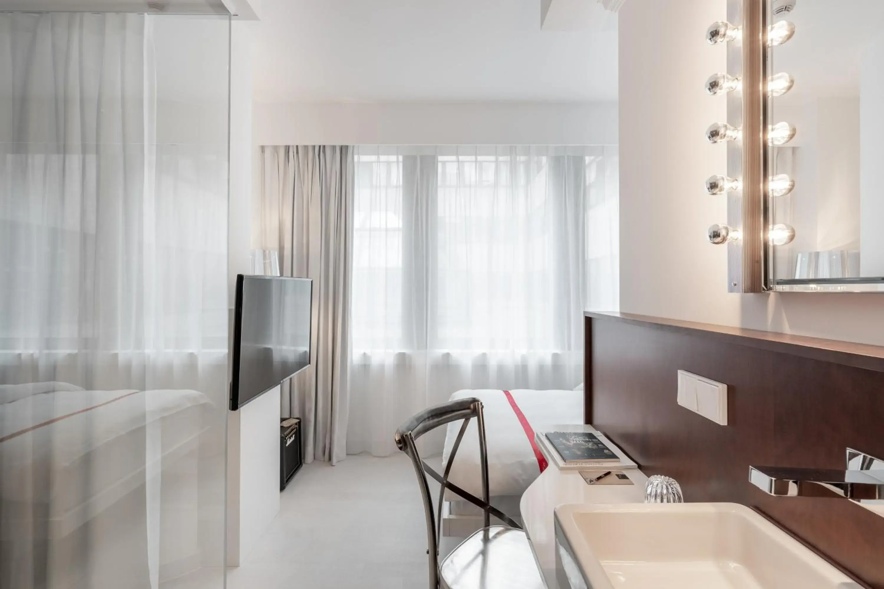 Photo of the whole room, Bed in Ruby Coco Hotel Dusseldorf Photo of the whole room, Bed in Ruby Coco Hotel Dusseldorf