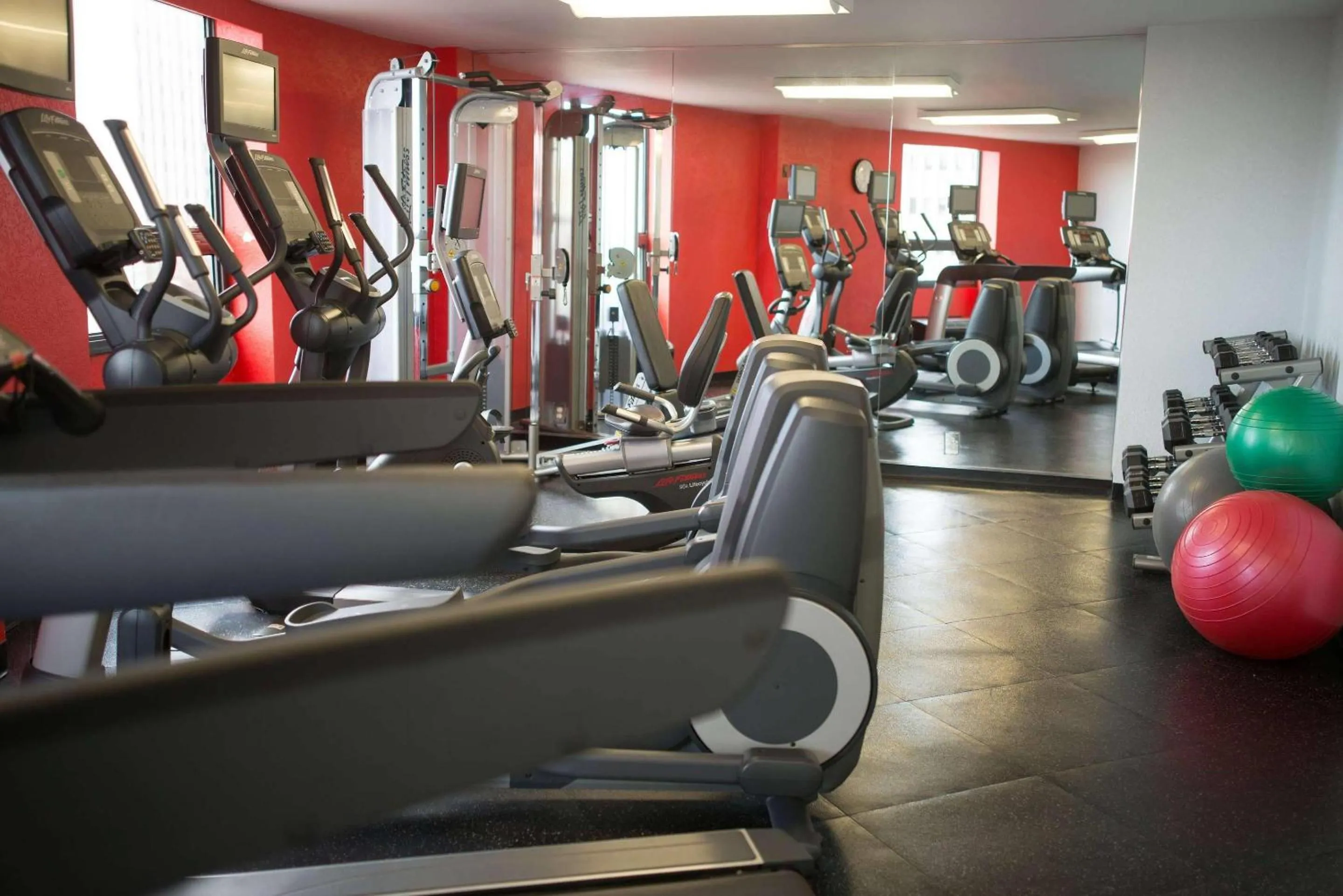 Fitness centre/facilities in Radisson Hotel Duluth-Harborview