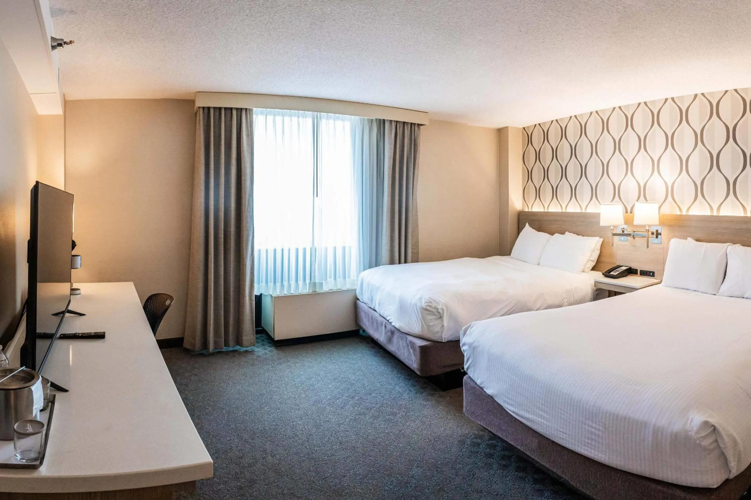 Bedroom, Bed in Radisson Hotel Duluth-Harborview