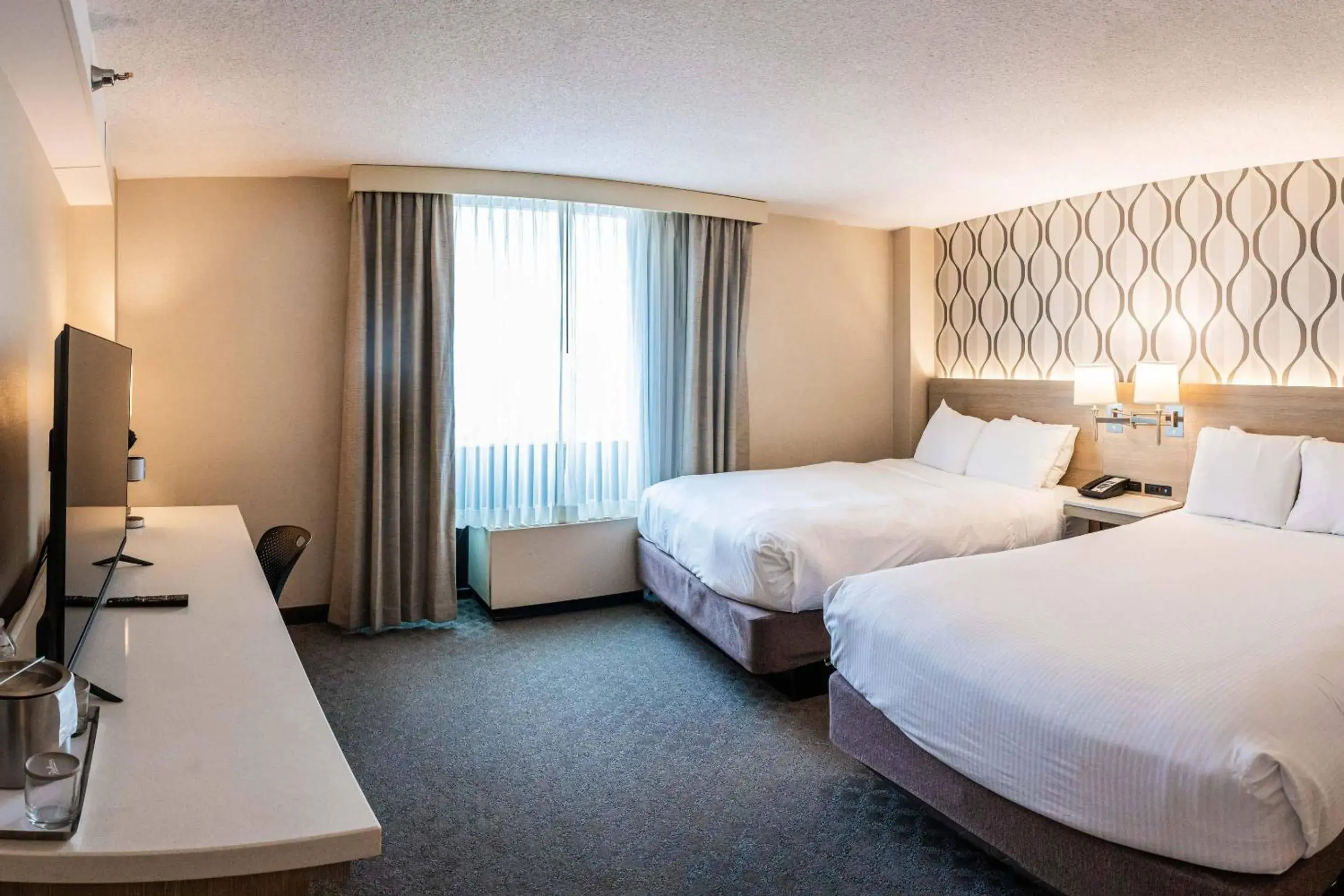 Bedroom, Bed in Radisson Hotel Duluth-Harborview Bedroom, Bed in Radisson Hotel Duluth-Harborview