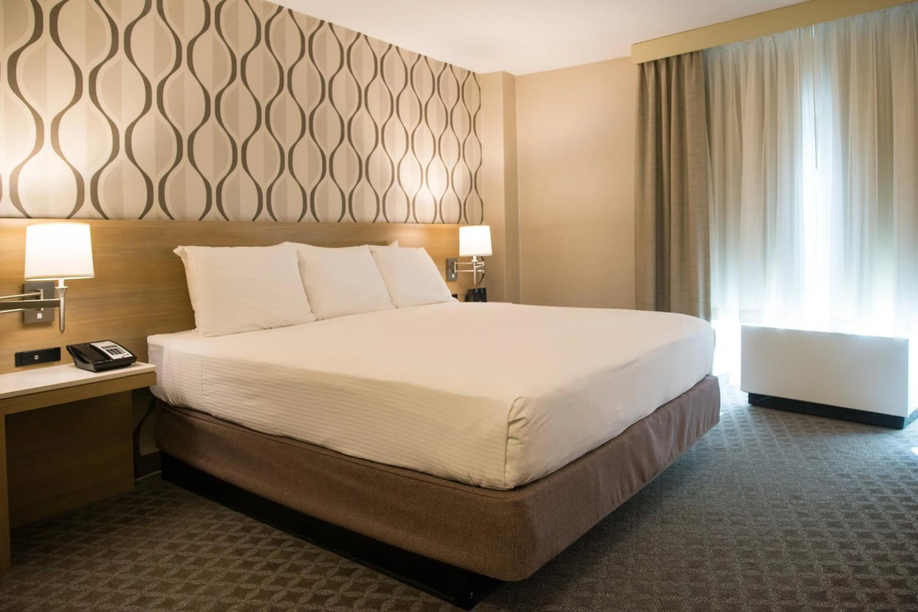 Bedroom, Bed in Radisson Hotel Duluth-Harborview