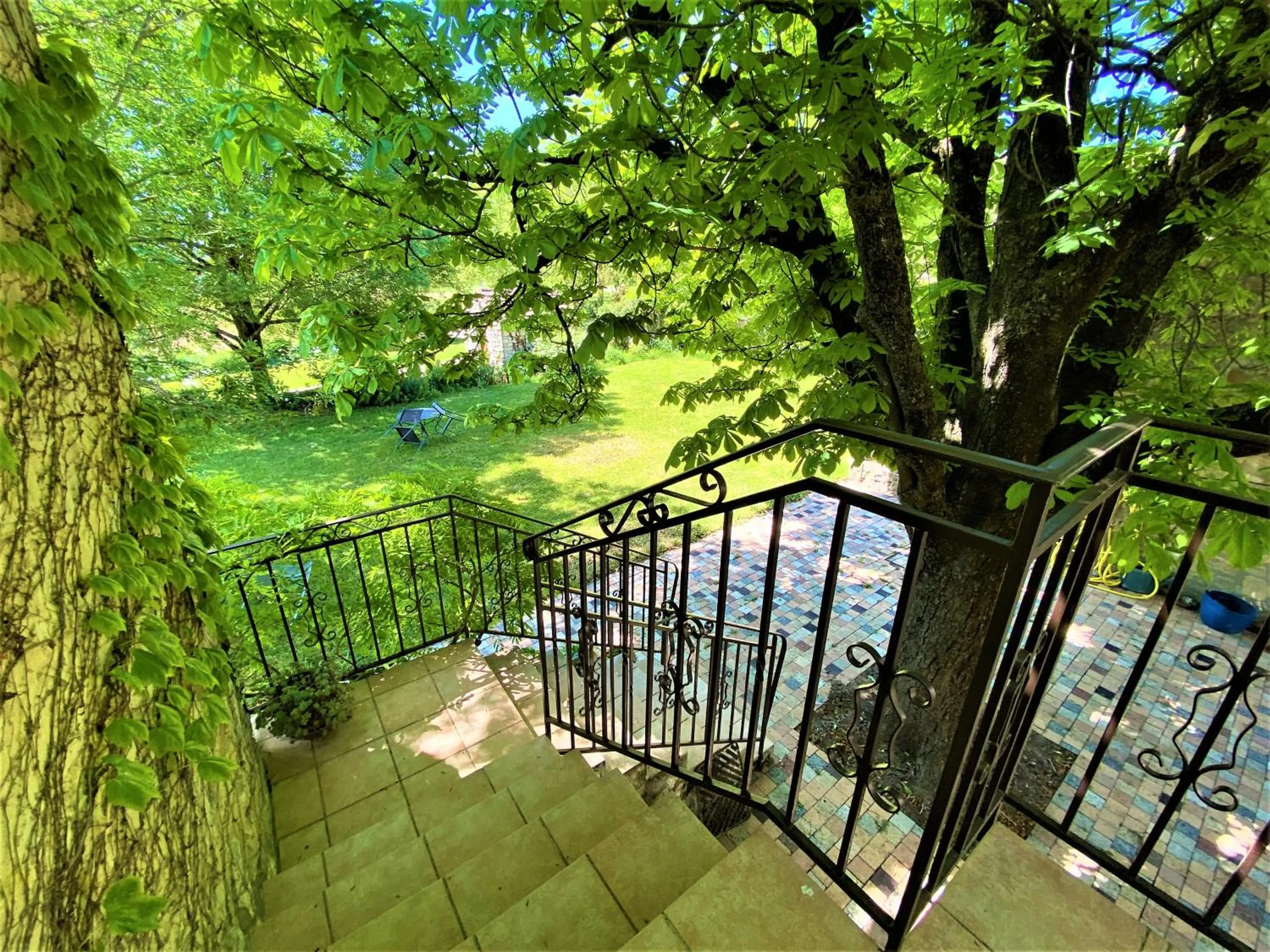 GITE DE GROUPE 15p, 7 ch, 6 sdb, parc et salle de réception, ou CHAMBRES D'HOTES