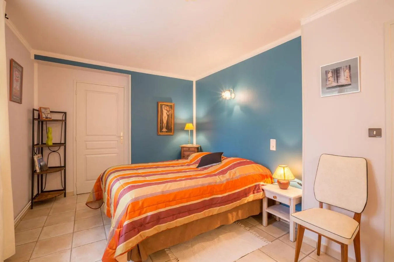 Bed in GITE DE GROUPE 15p, 7 ch, 6 sdb, parc et salle de réception, ou CHAMBRES D'HOTES