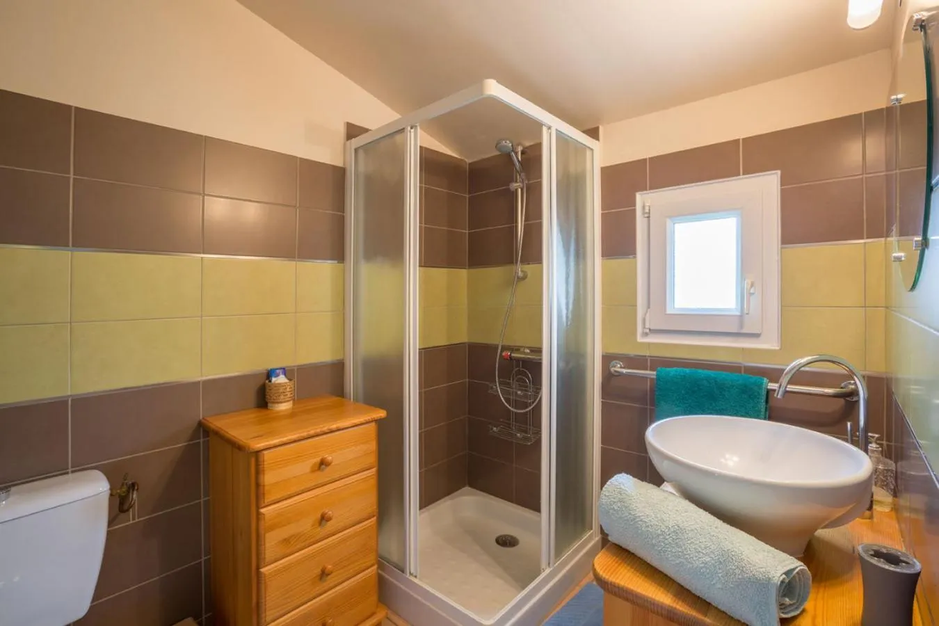 GITE DE GROUPE 15p, 7 ch, 6 sdb, parc et salle de réception, ou CHAMBRES D'HOTES