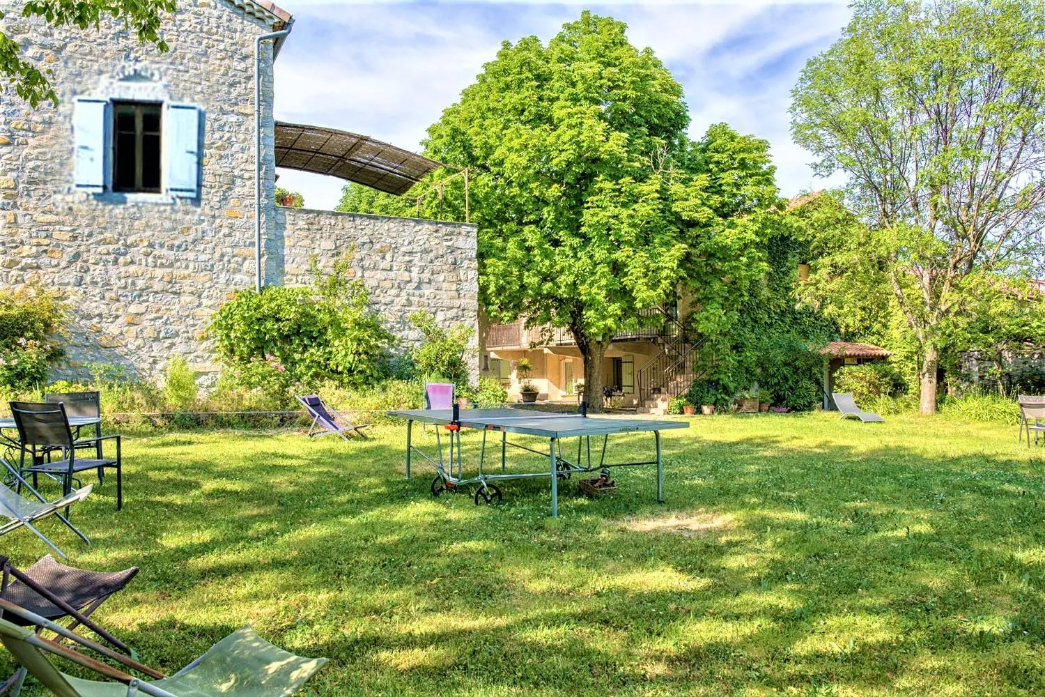 GITE DE GROUPE 15p, 7 ch, 6 sdb, parc et salle de réception, ou CHAMBRES D'HOTES