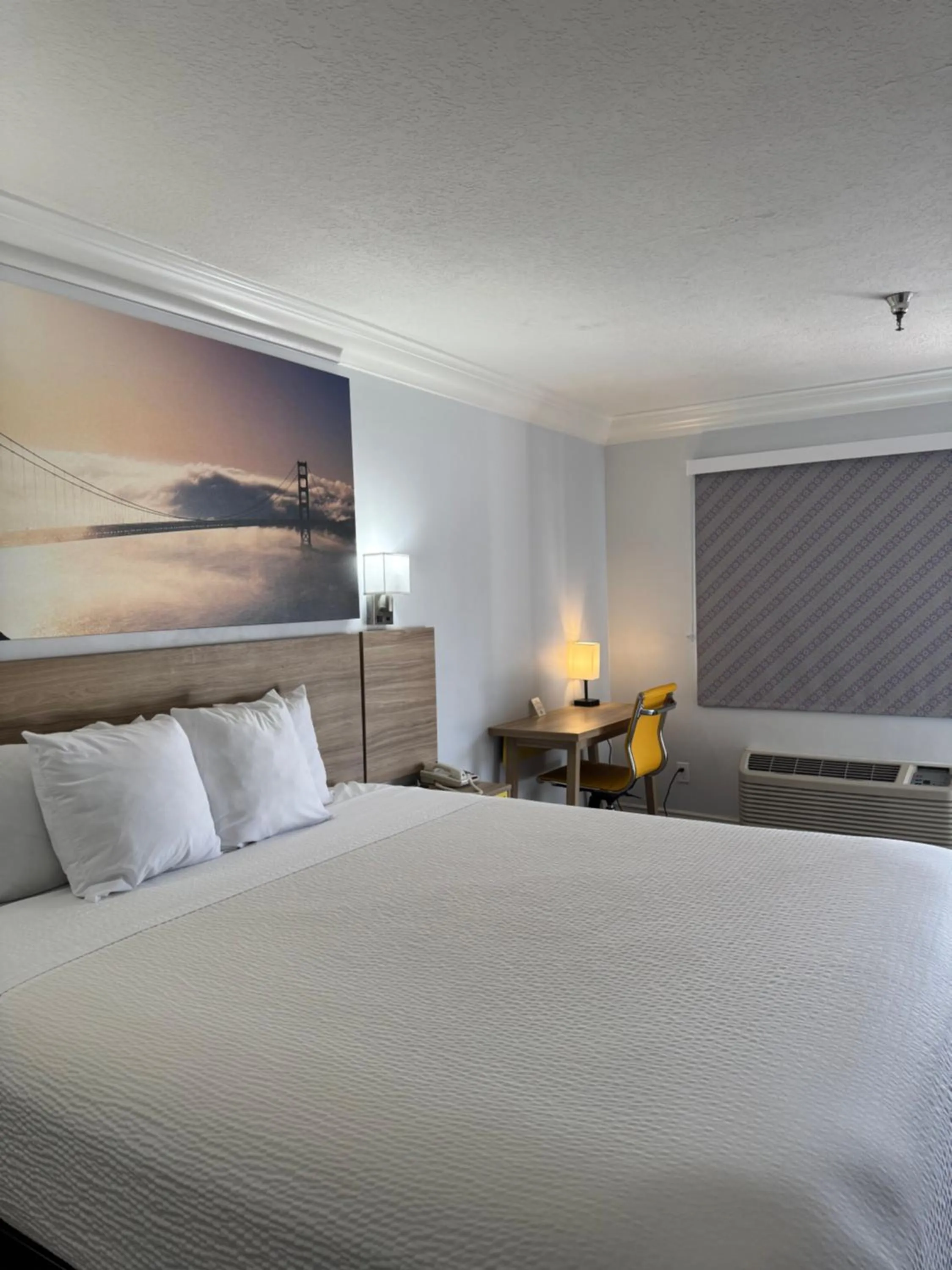 Bed in Days Inn by Wyndham Near City Of Hope