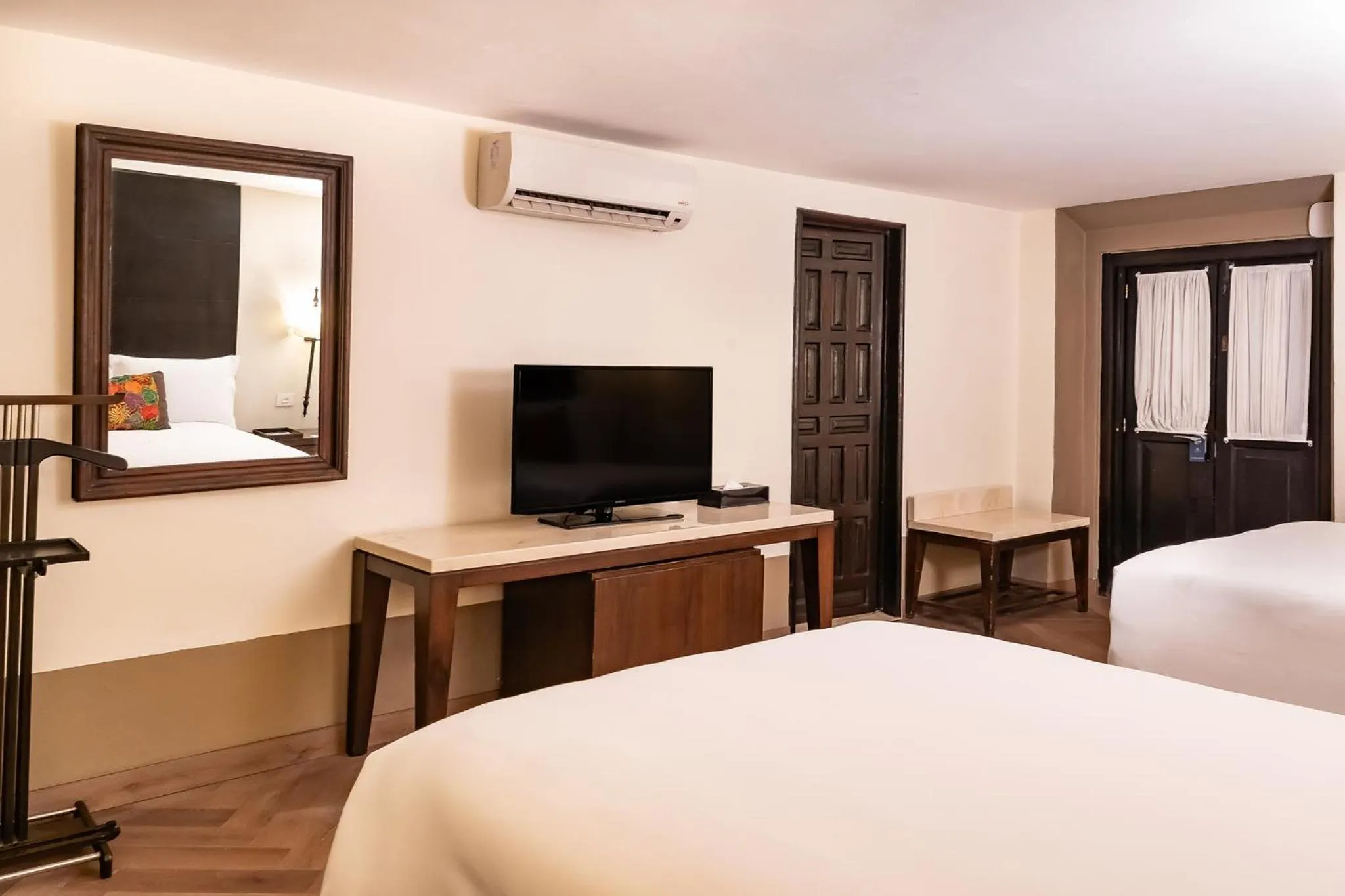 TV and multimedia, Bed in Quinta Real Puebla