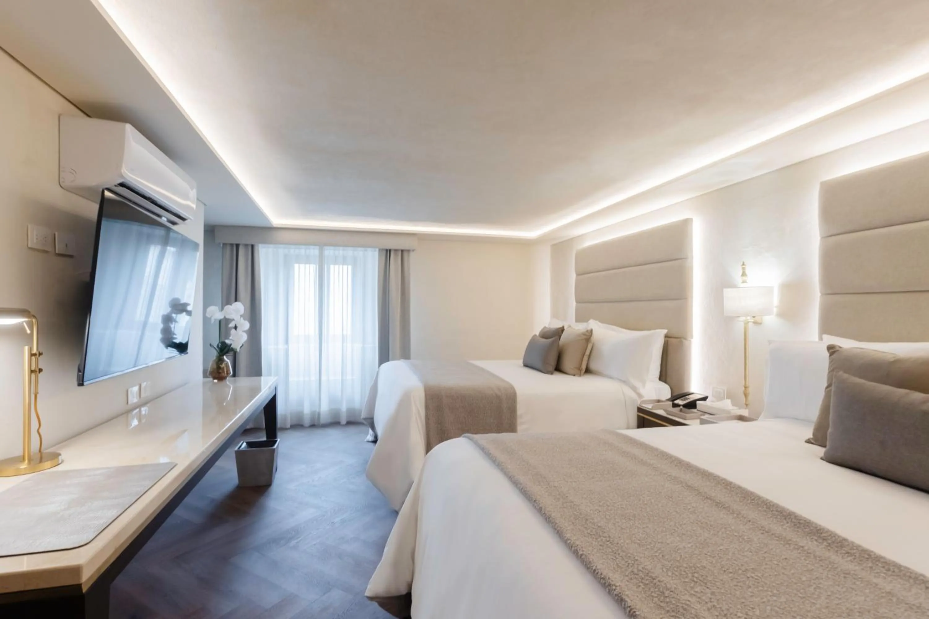 Photo of the whole room, Bed in Quinta Real Puebla