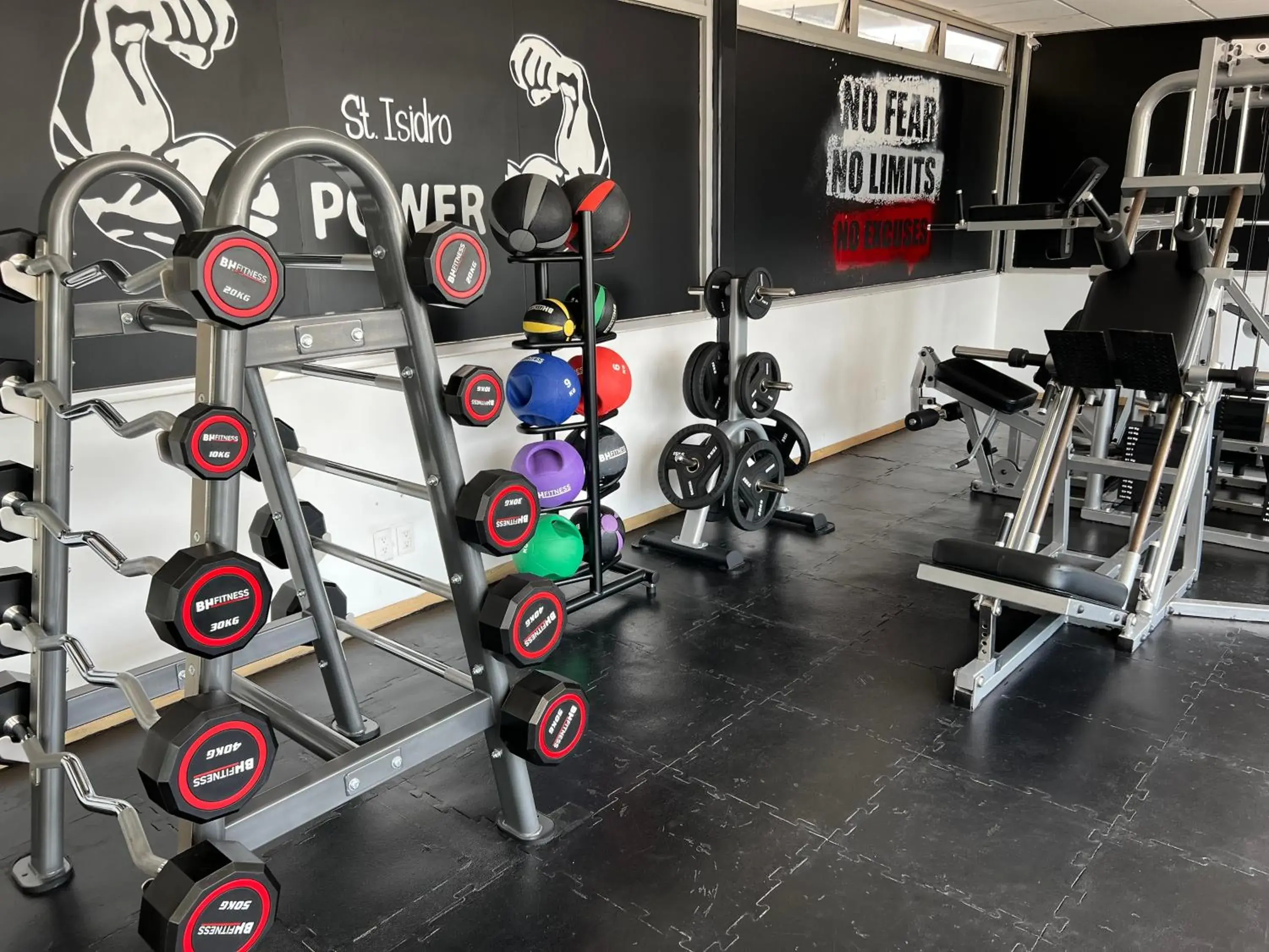 Fitness centre/facilities in St Isidro Suites Corporate Housing SPA & Wellness Center Fitness centre/facilities in St Isidro Suites Corporate Housing SPA & Wellness Center