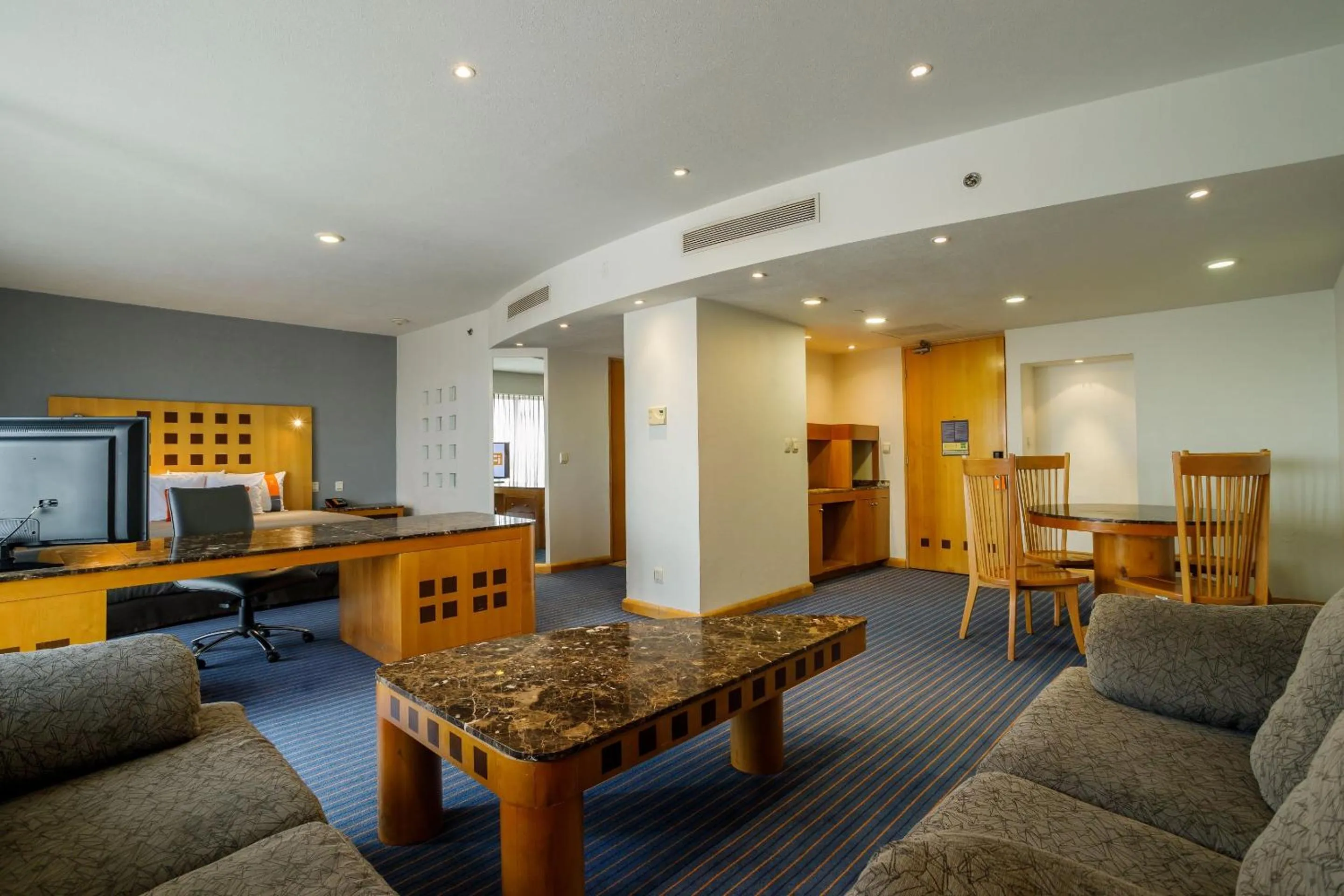 Photo of the whole room in Real Inn Ciudad Juarez by the USA Consulate