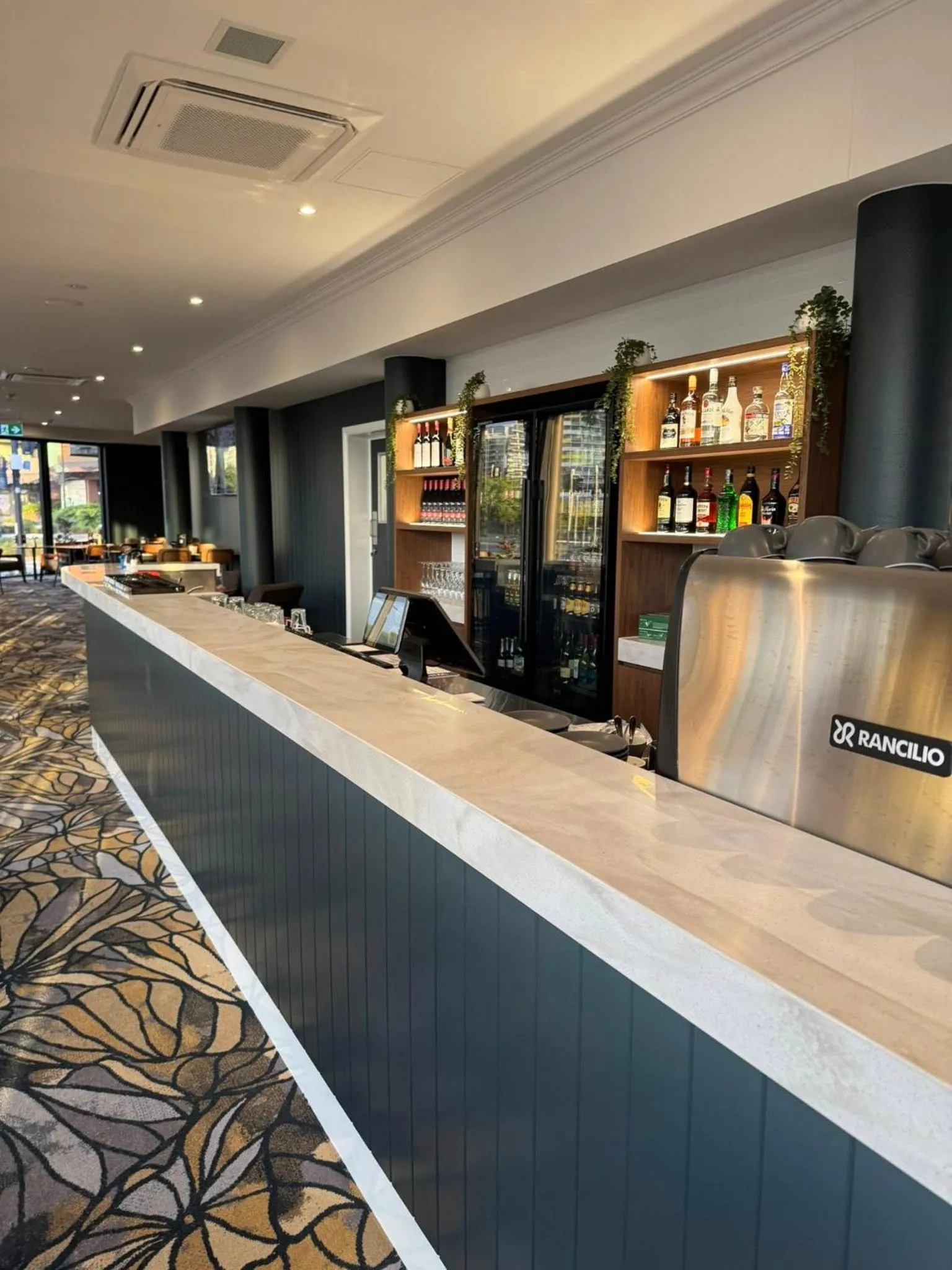 Restaurant/places to eat in Hotel Kingsley