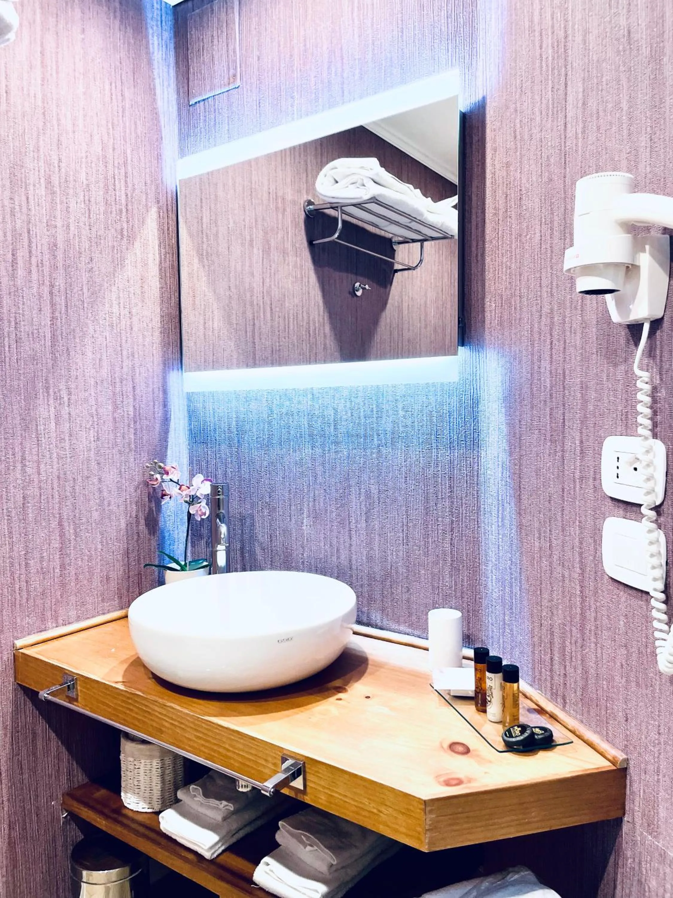 Bathroom in Bellaroto Suite & SPA