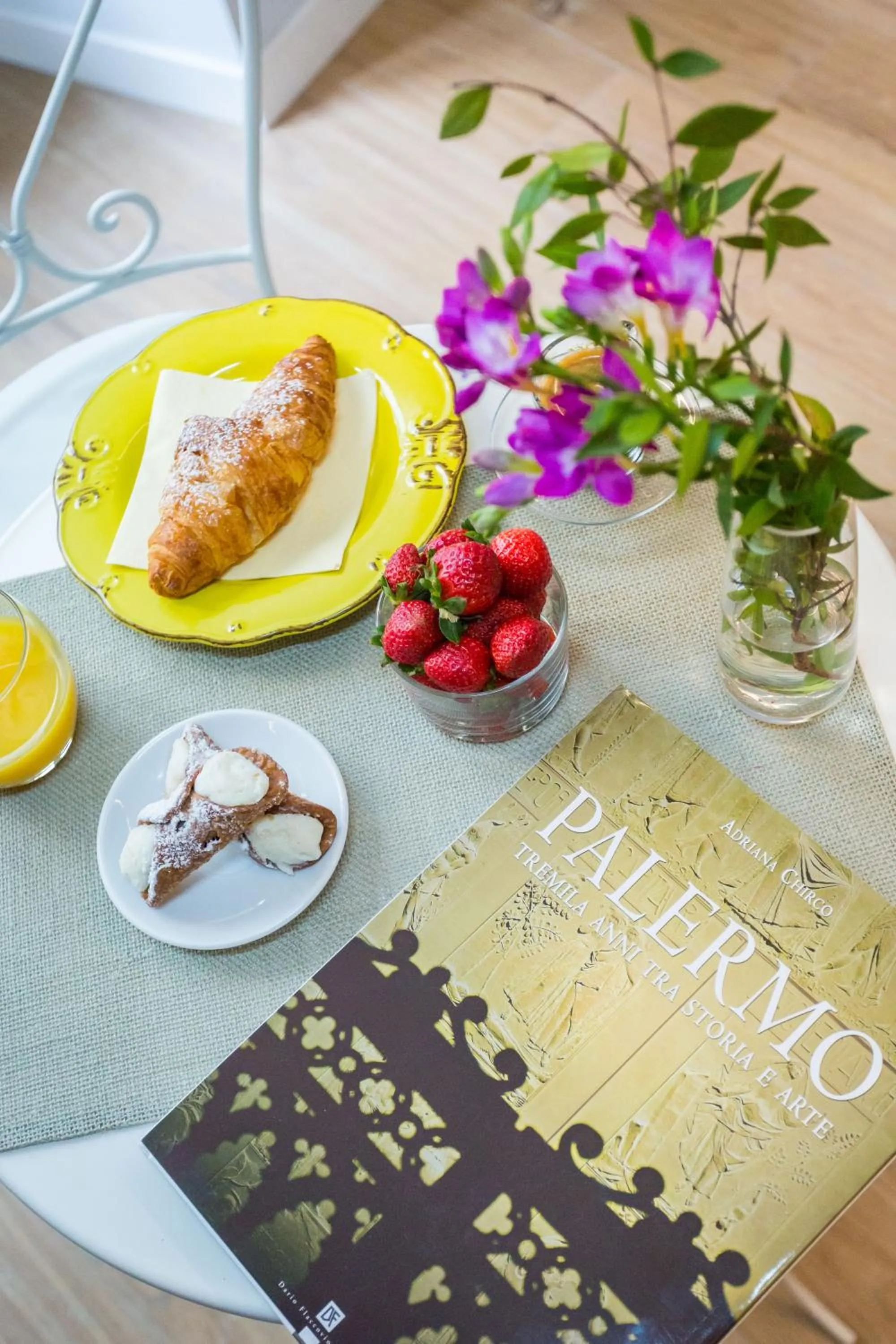 Dining area in Bellaroto Suite & Spa - Charming Boutique Rooms