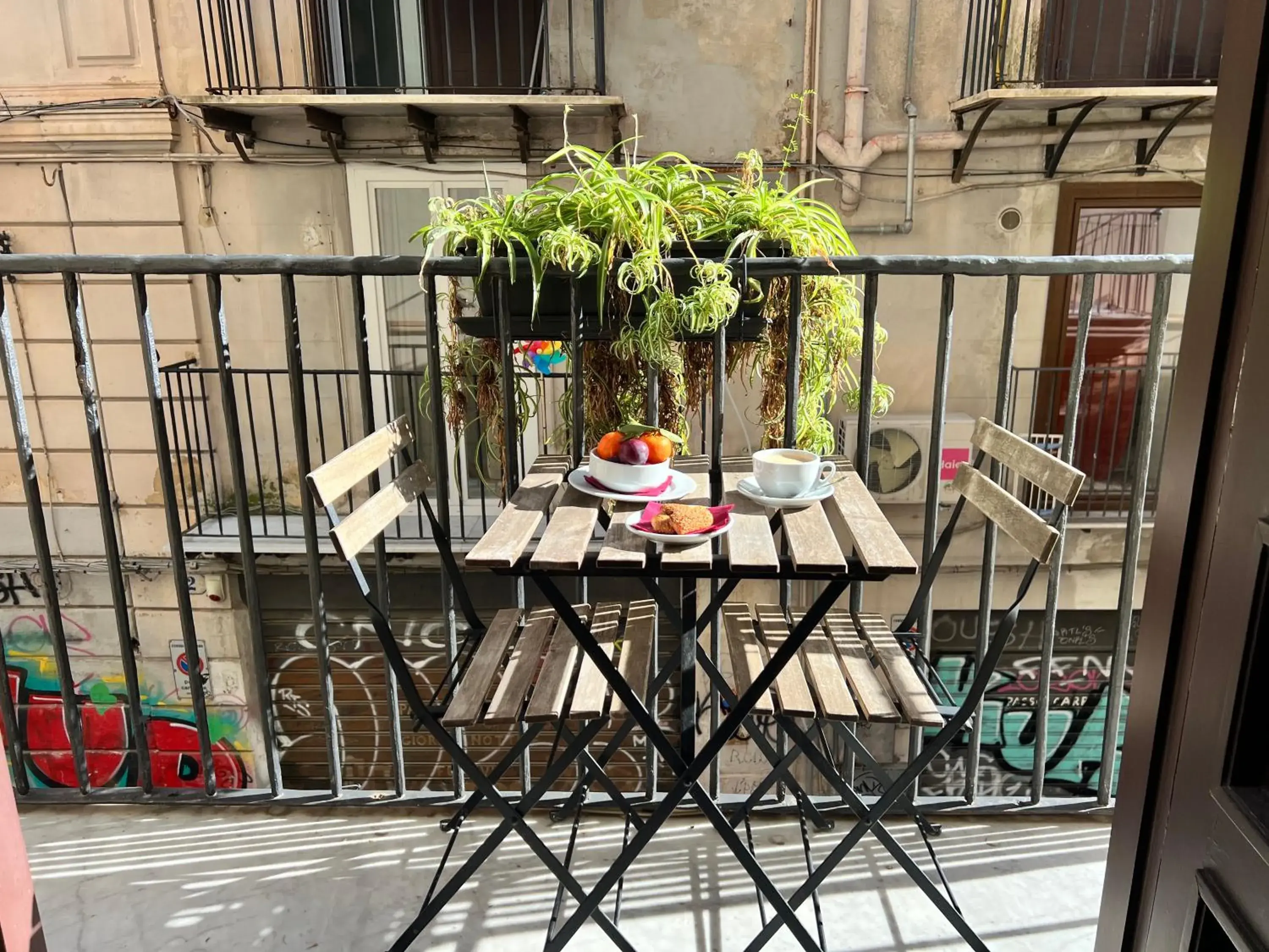 Quiet street view in Bellaroto Suite & Spa - Charming Boutique Rooms Quiet street view in Bellaroto Suite & Spa - Charming Boutique Rooms