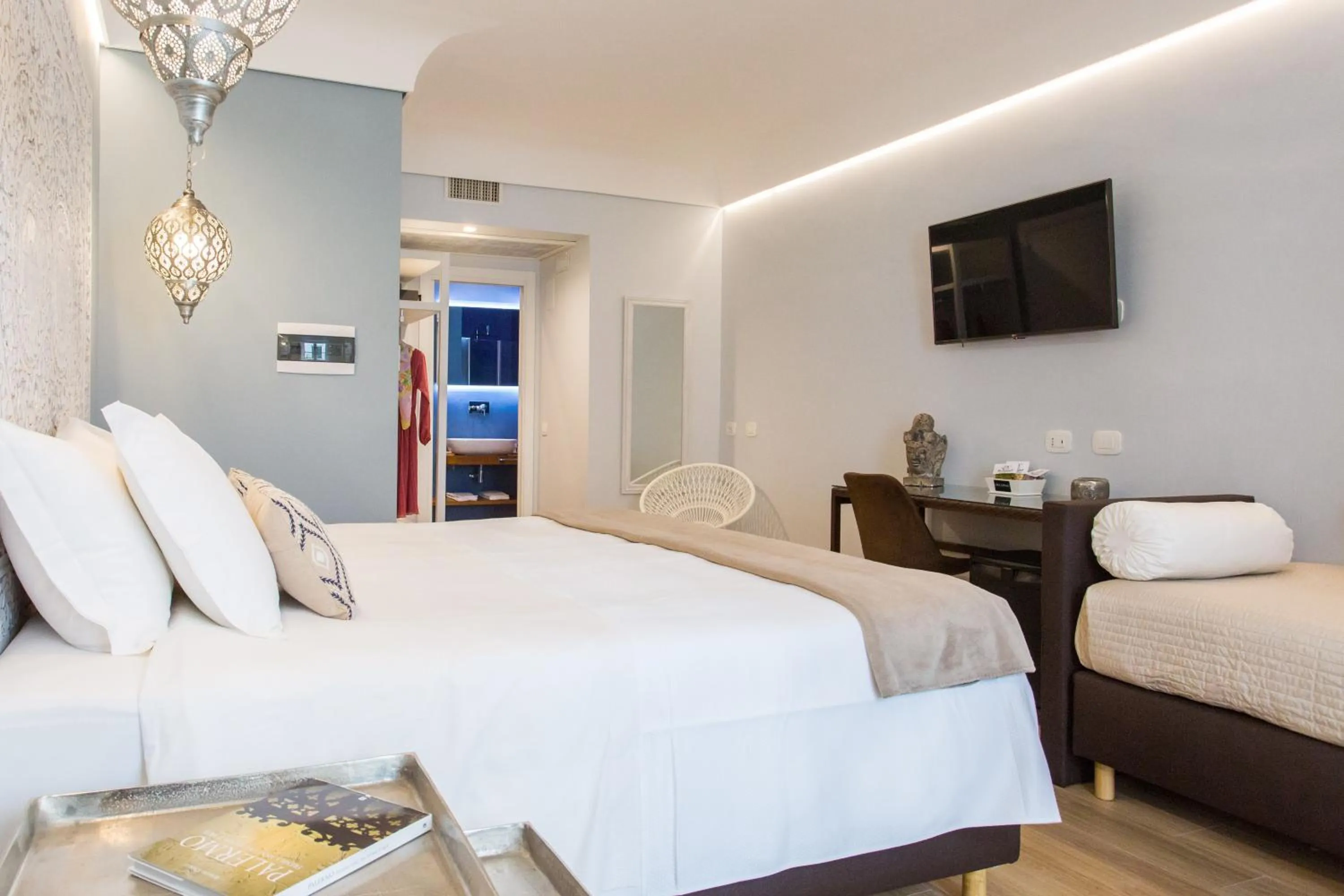 Photo of the whole room, Bed in Bellaroto Suite & SPA