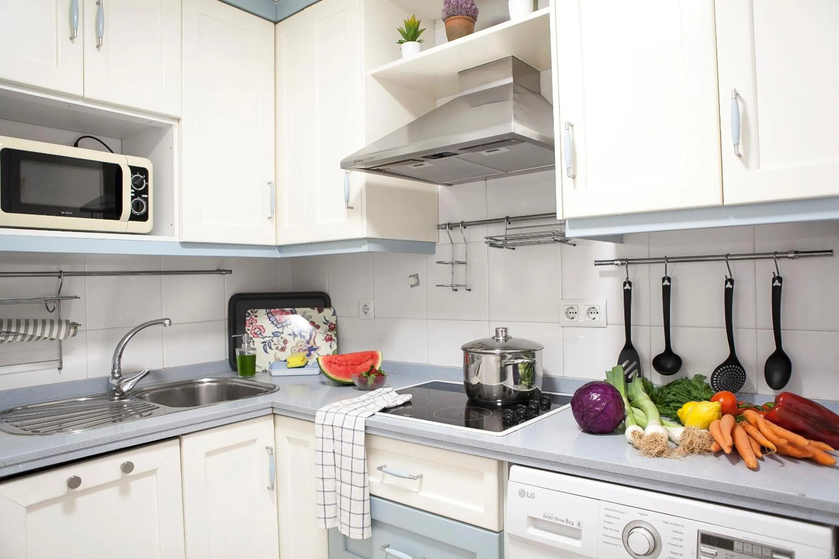 Kitchen or kitchenette in Apartamentos RG Arenal II