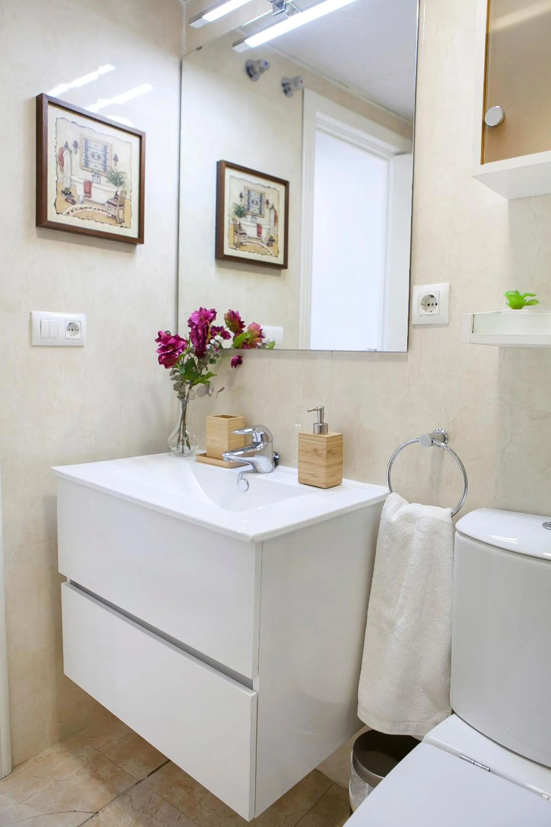 Bathroom in Apartamentos RG Arenal II