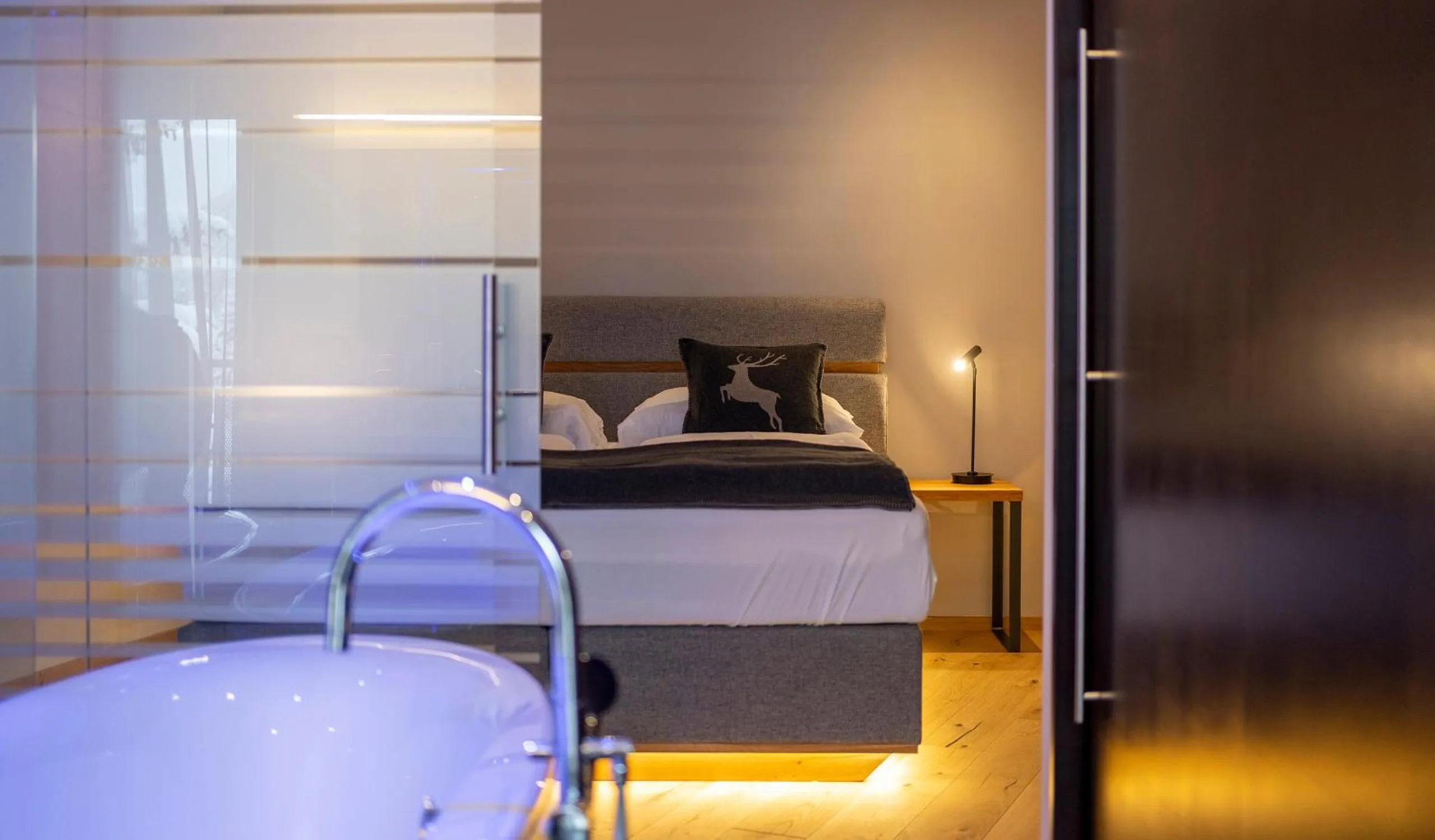 Bed in Hotel Residenz Hochalm - SKI IN -SKI OUT