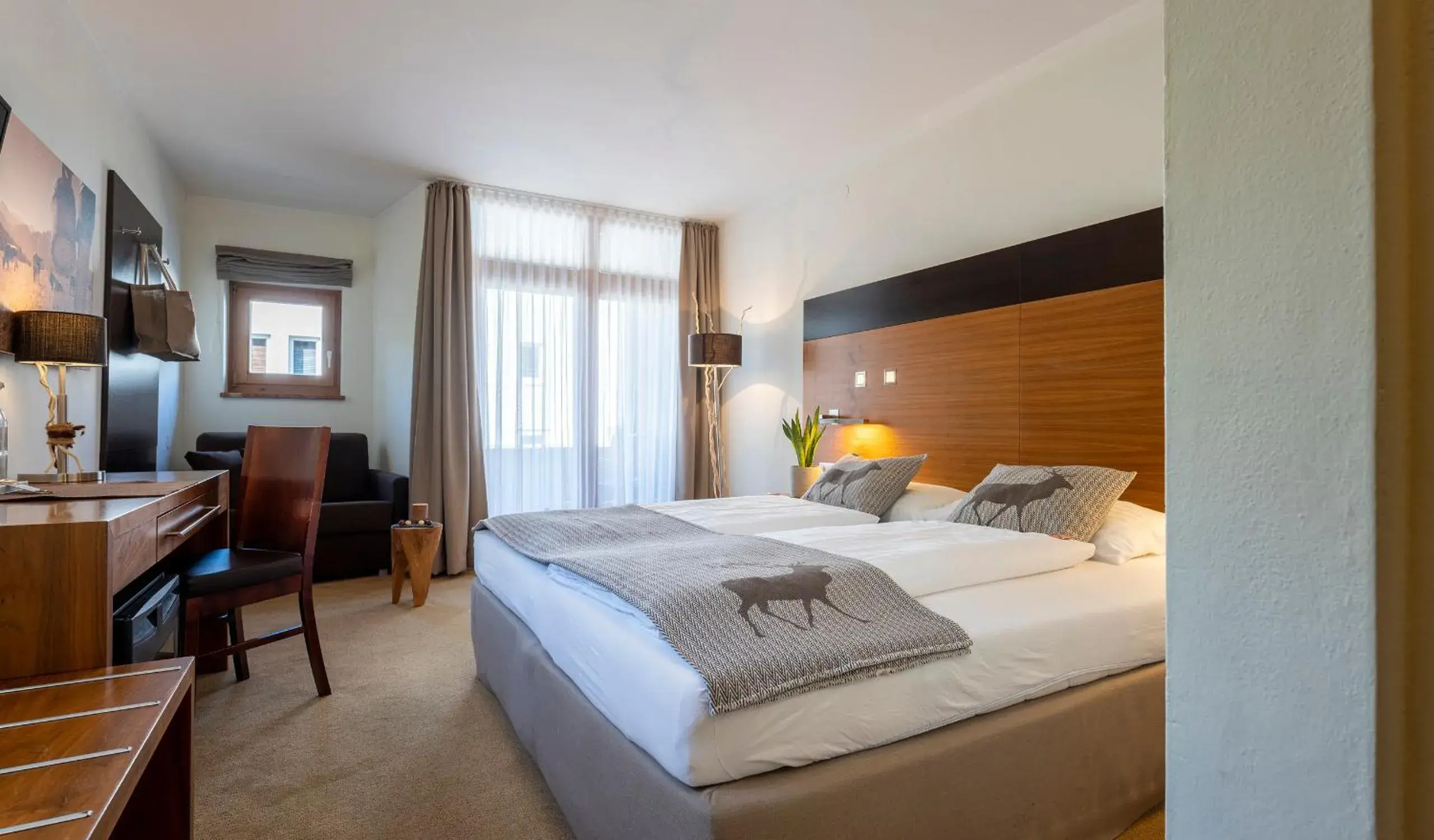 Double Room (2 Adults and 1 Child) in Hotel Residenz Hochalm - SKI IN -SKI OUT Double Room (2 Adults and 1 Child) in Hotel Residenz Hochalm - SKI IN -SKI OUT