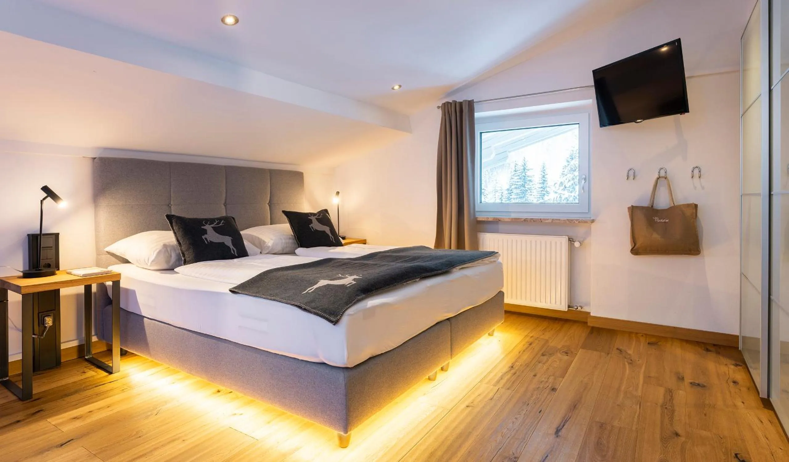 Bed in Hotel Residenz Hochalm - SKI IN -SKI OUT