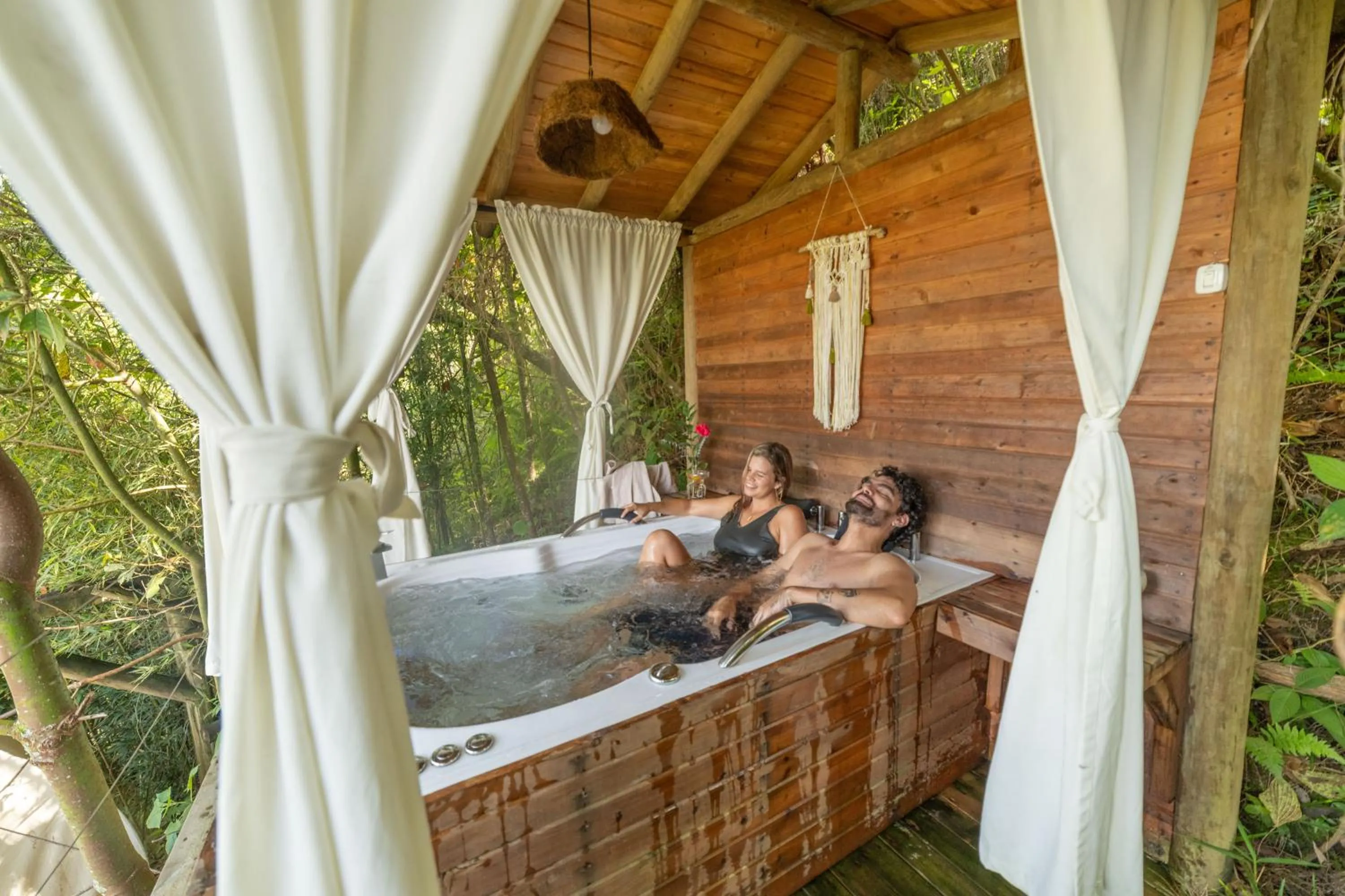 Hot Tub in Levit Glamping - Hotel Guatapé Peñol