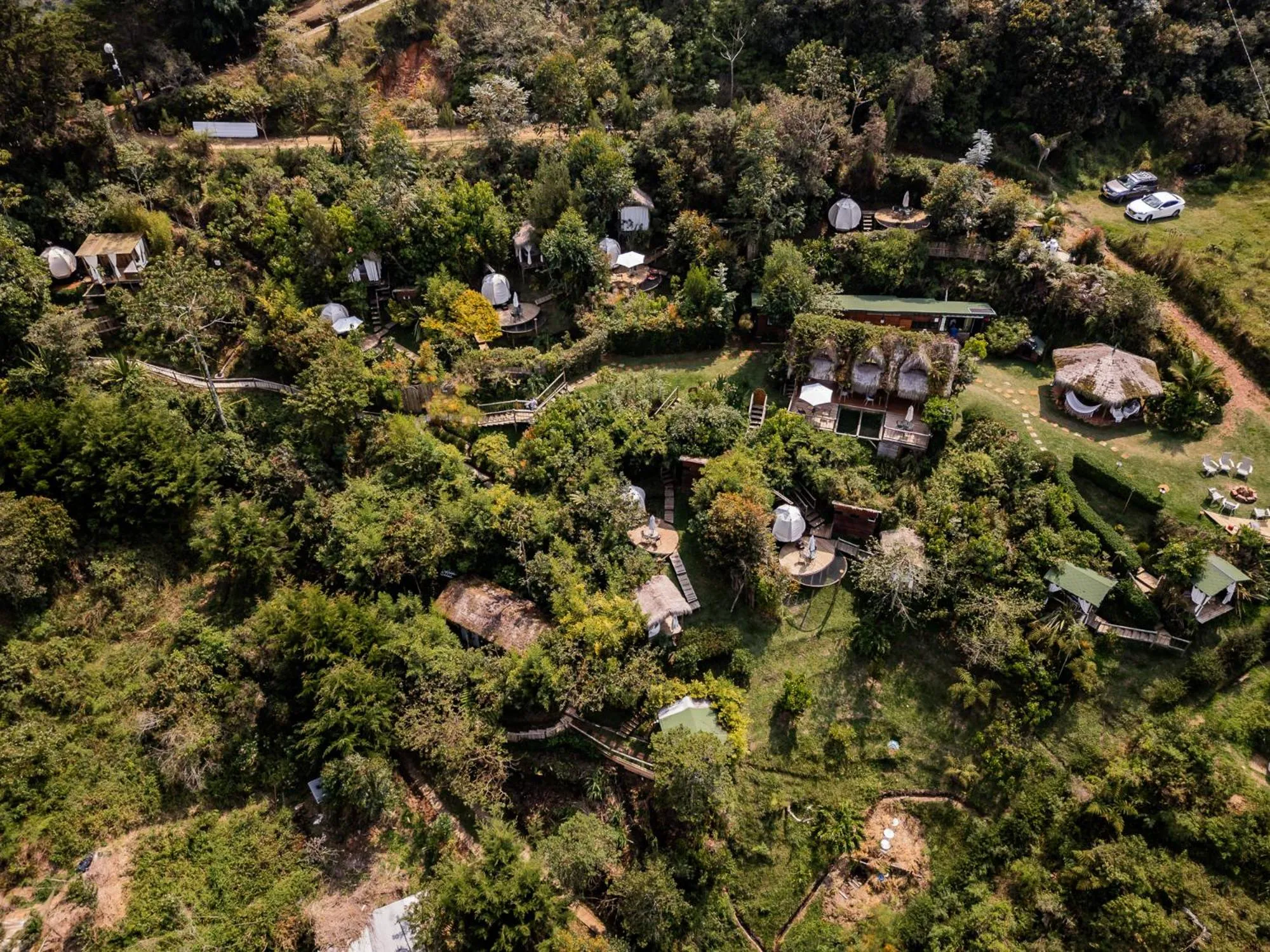 Property building in Levit Glamping - Hotel Guatapé Peñol