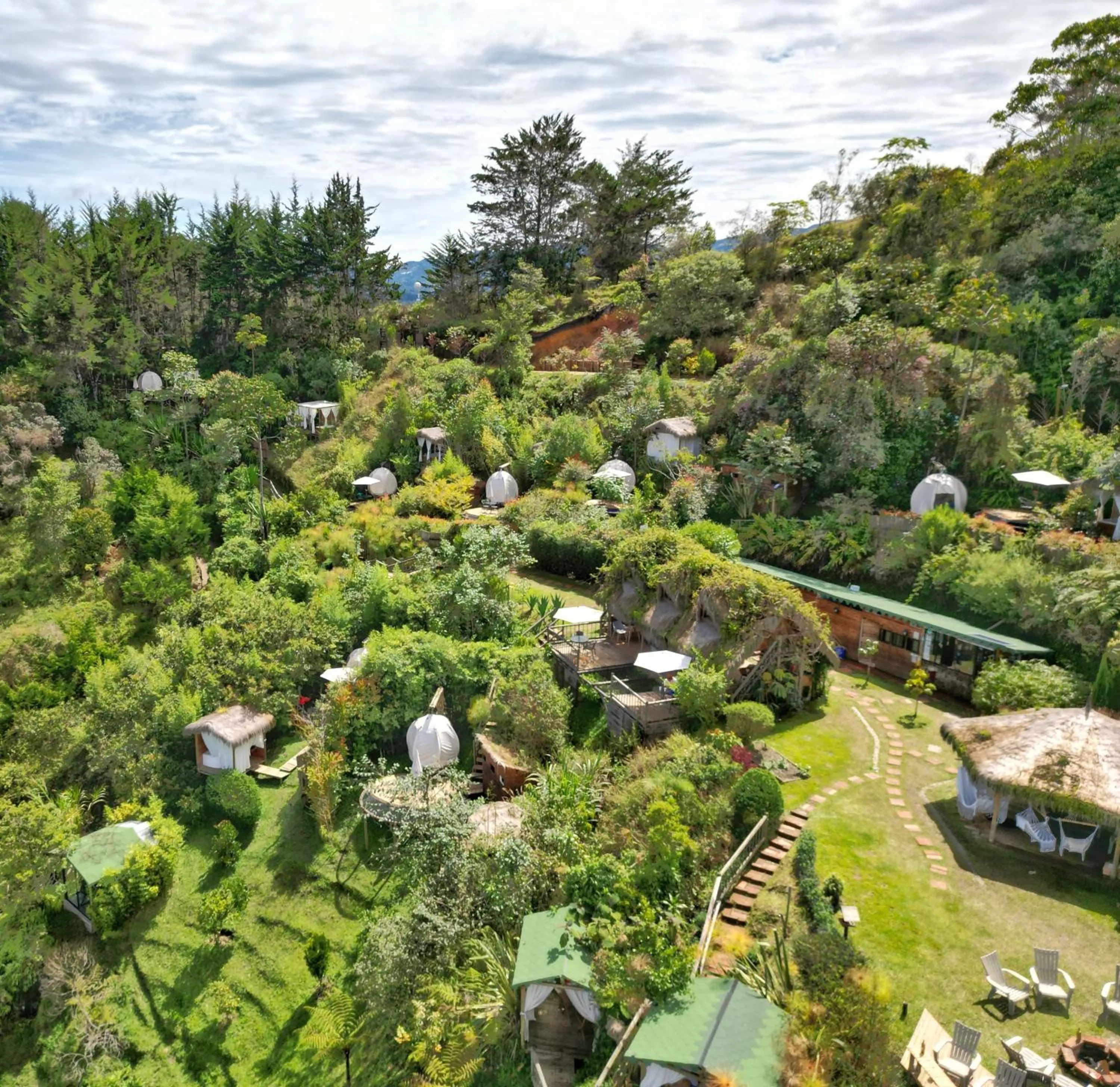 Property building in Levit Glamping - Hotel Guatapé Peñol