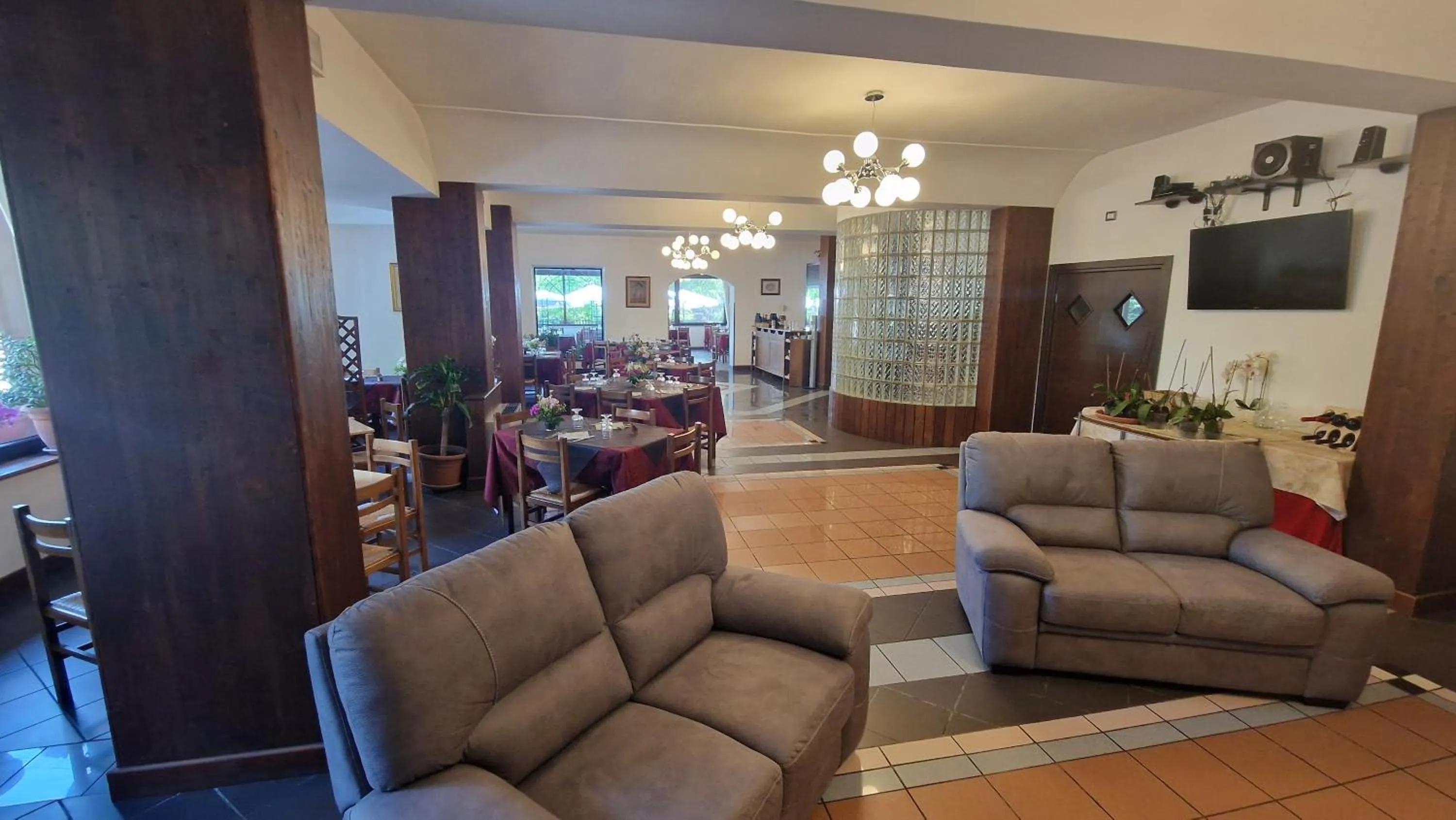 Restaurant/places to eat in Hotel del Lago Ampollino