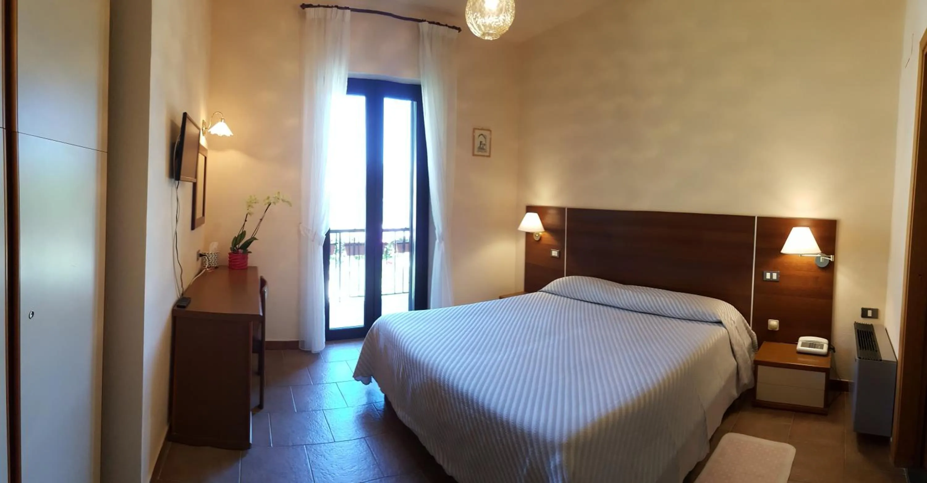 Bedroom, Bed in Hotel del Lago Ampollino